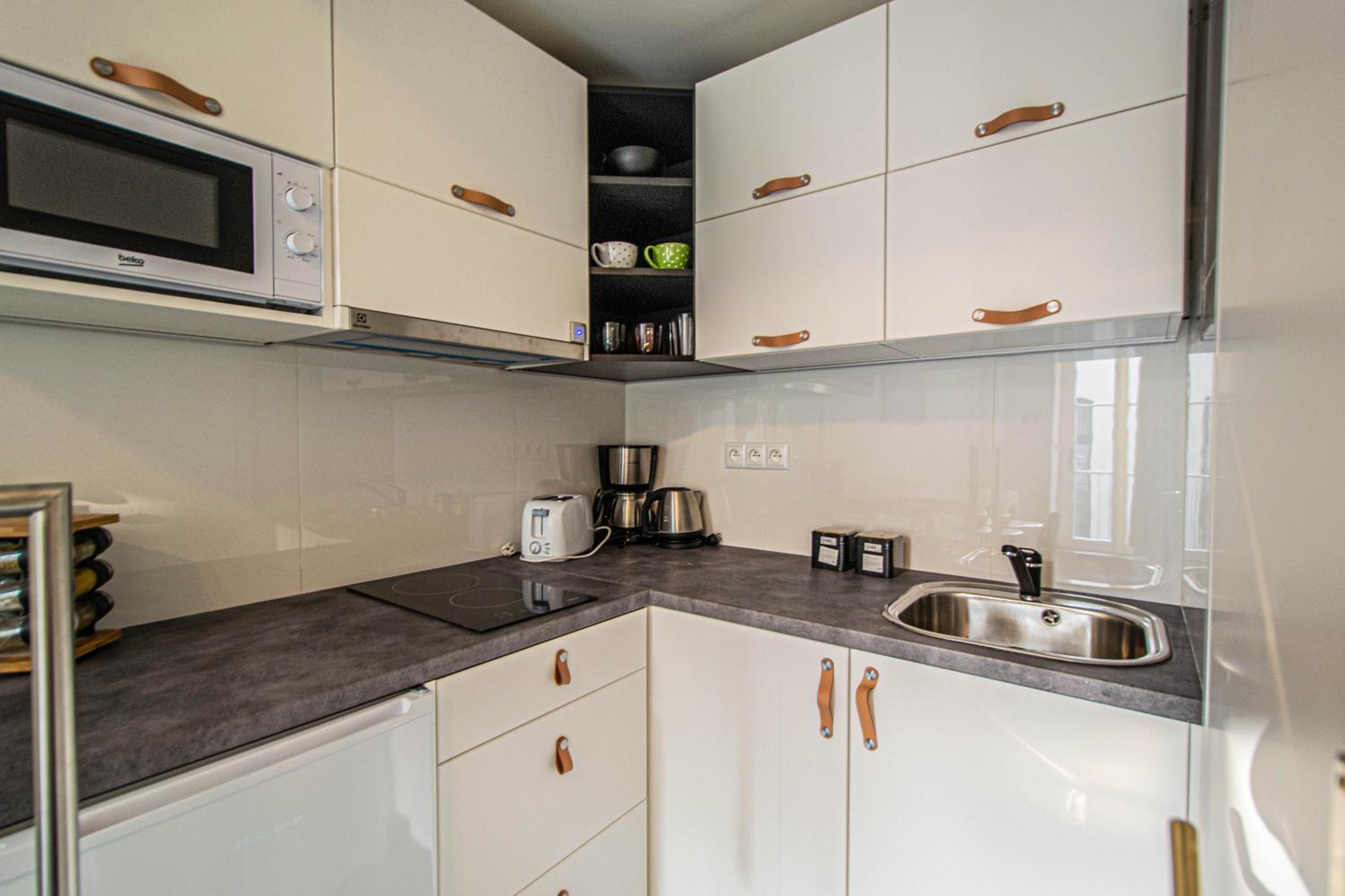 Main train station apartment close to the the Main Square!