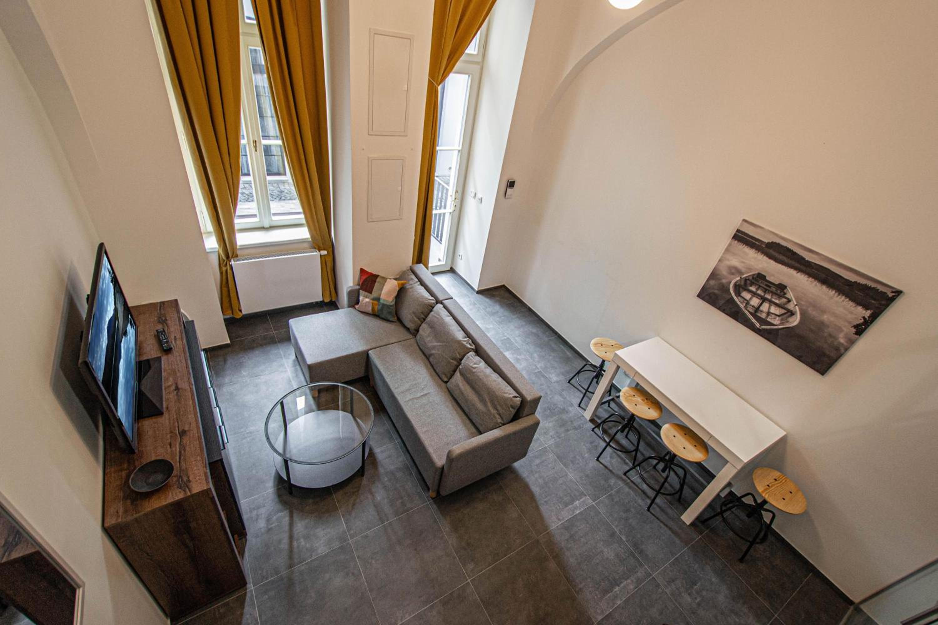 Main train station apartment close to the the Main Square!