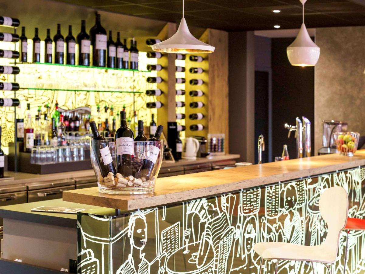 bar