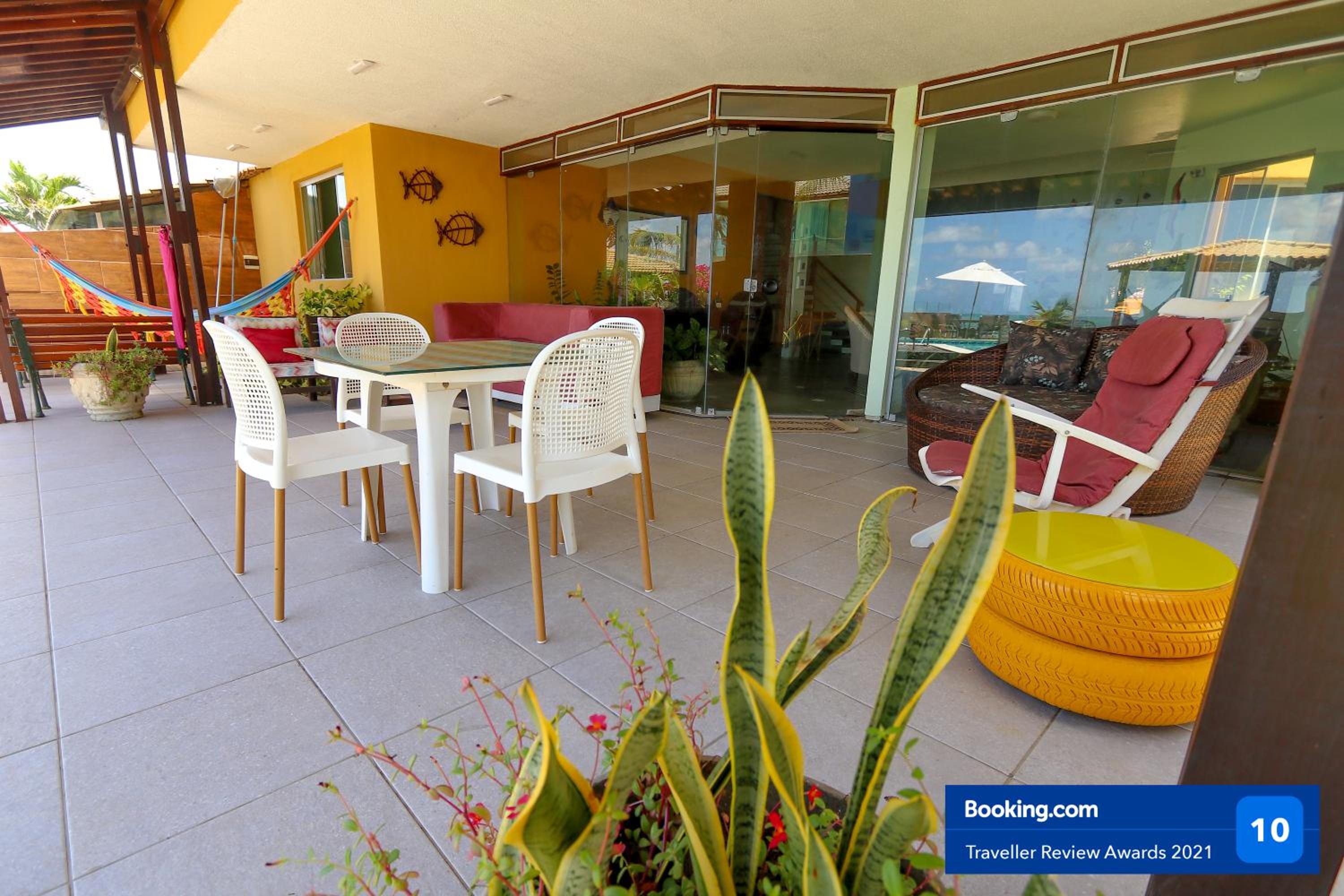 Casa a beira mar com 4 suites e muito conforto