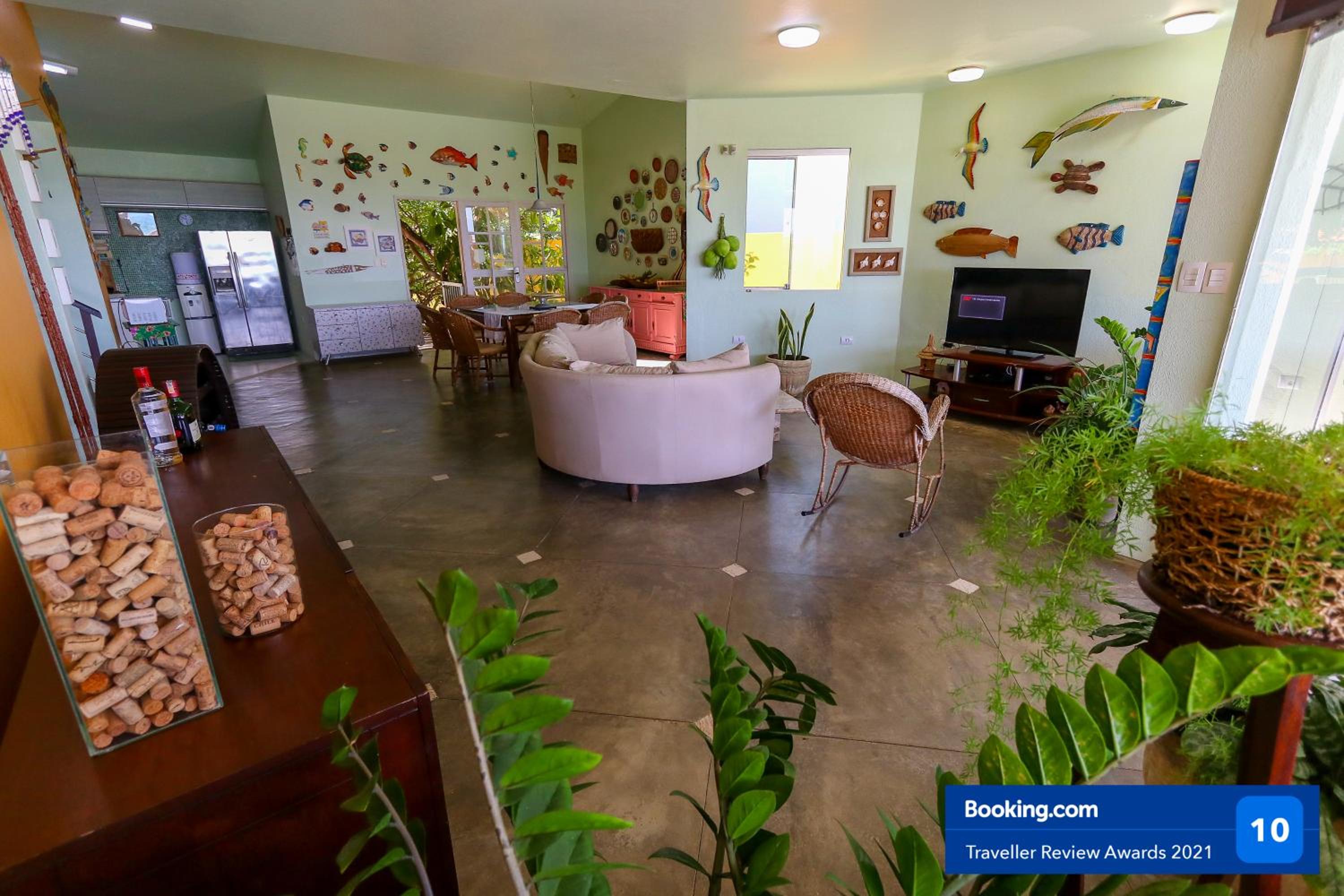 Casa a beira mar com 4 suites e muito conforto