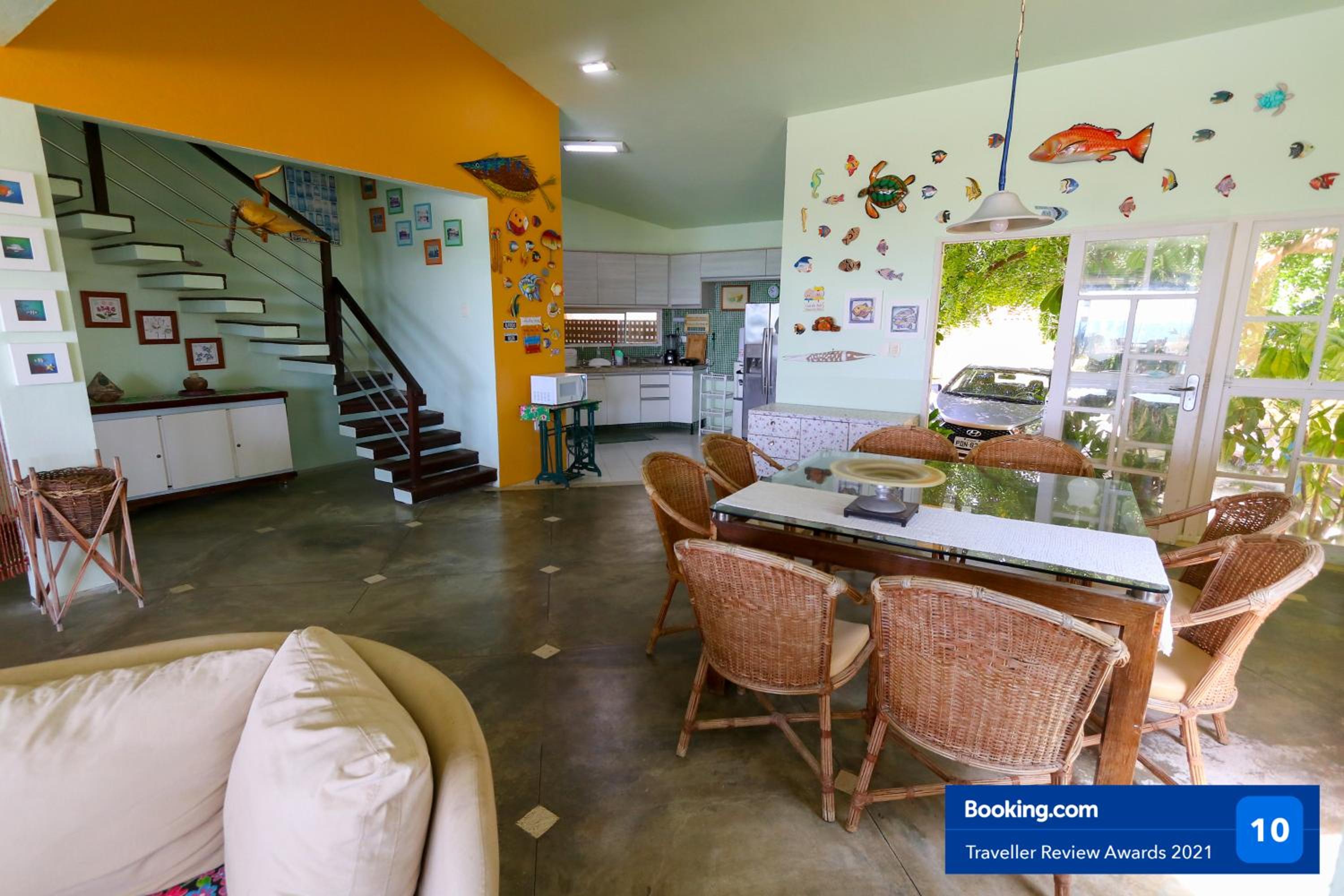 Casa a beira mar com 4 suites e muito conforto