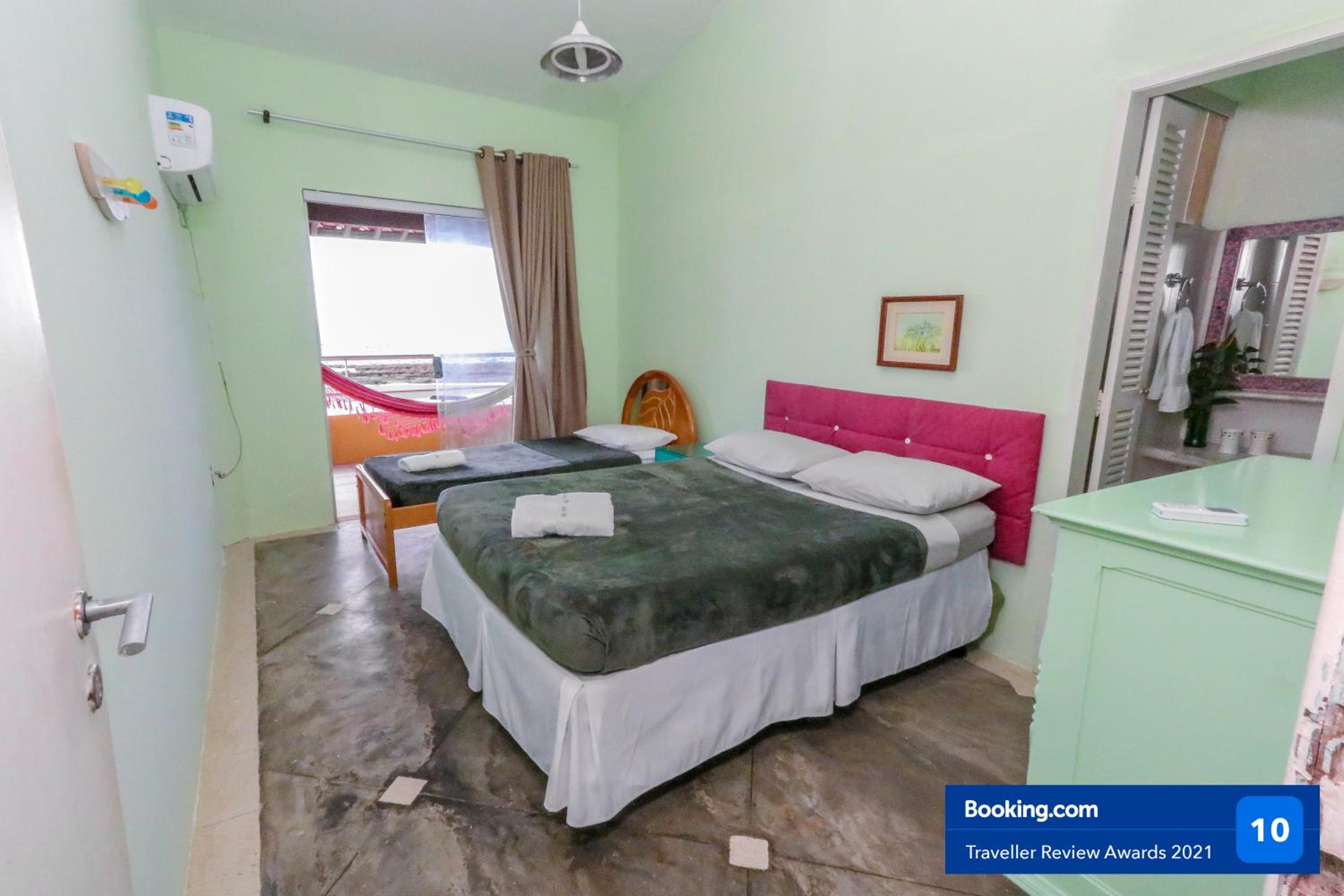 Casa a beira mar com 4 suites e muito conforto