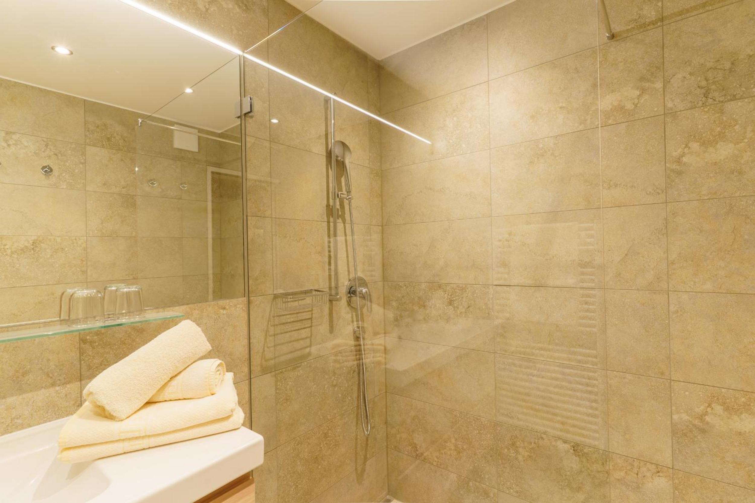 Photo 65