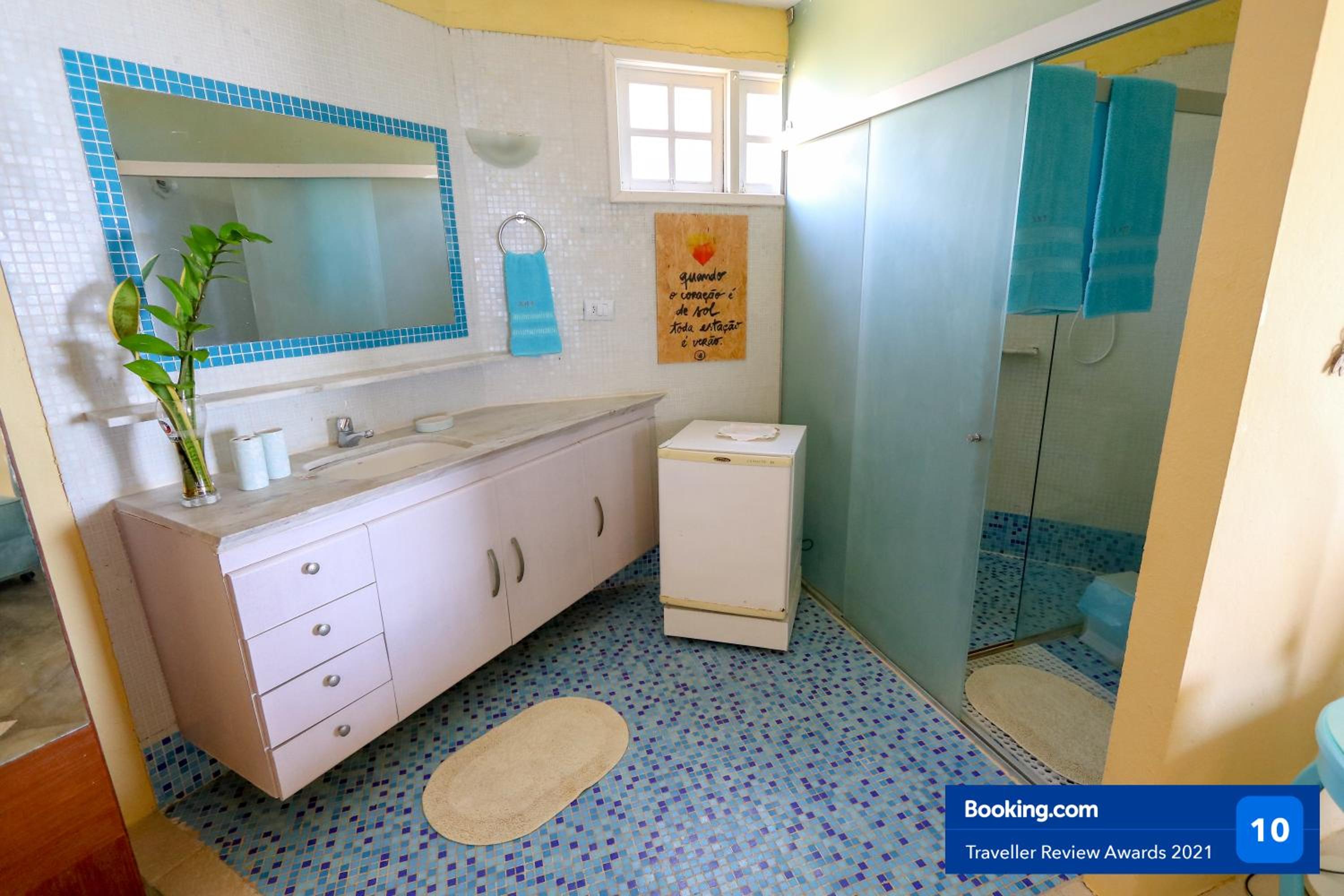 Casa a beira mar com 4 suites e muito conforto