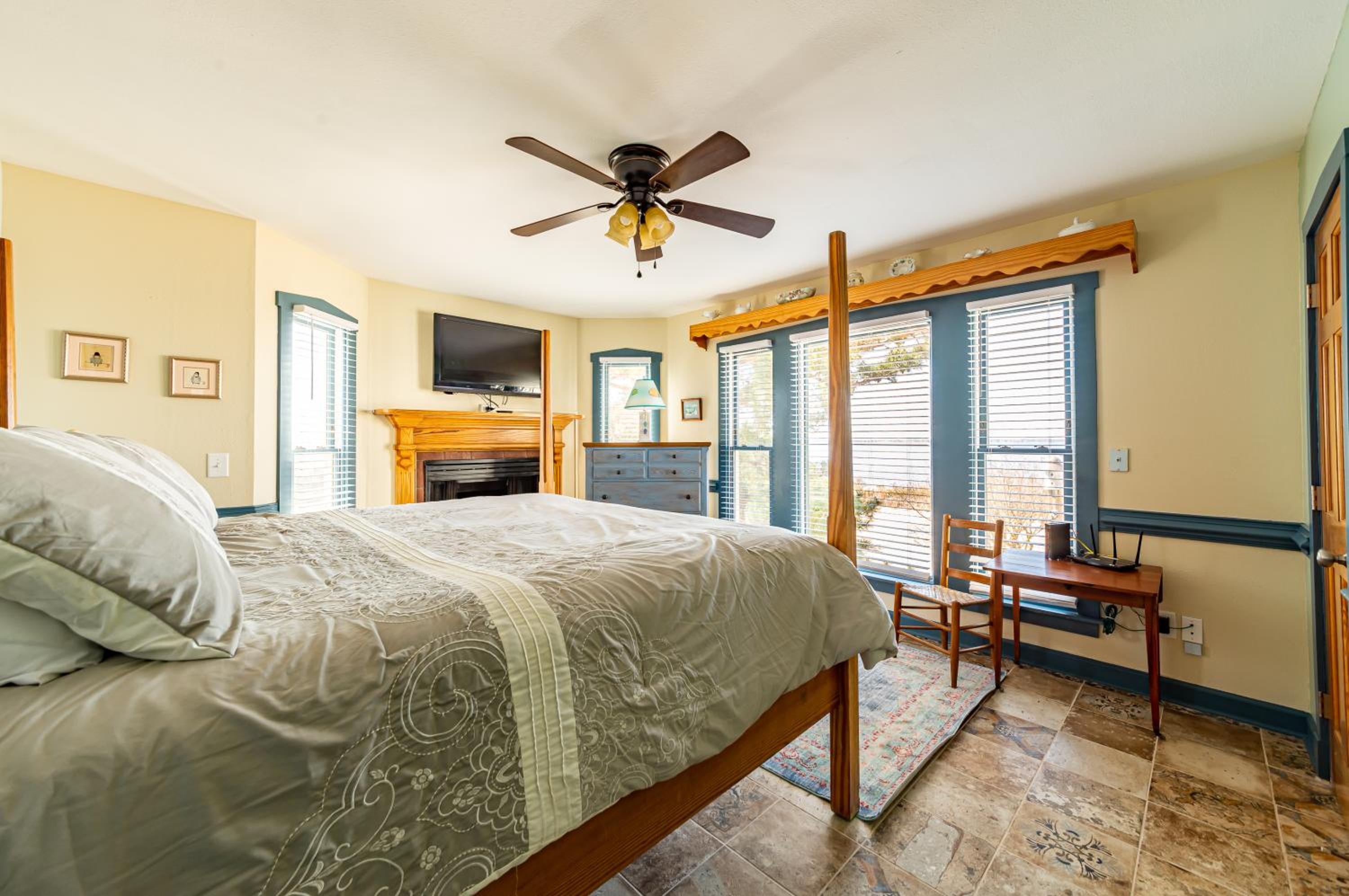 Doggone Perfect - Village at Nags Head, Soundfront, Golf Course View, Pool, Hot Tub, Pets OK, Flex Stays