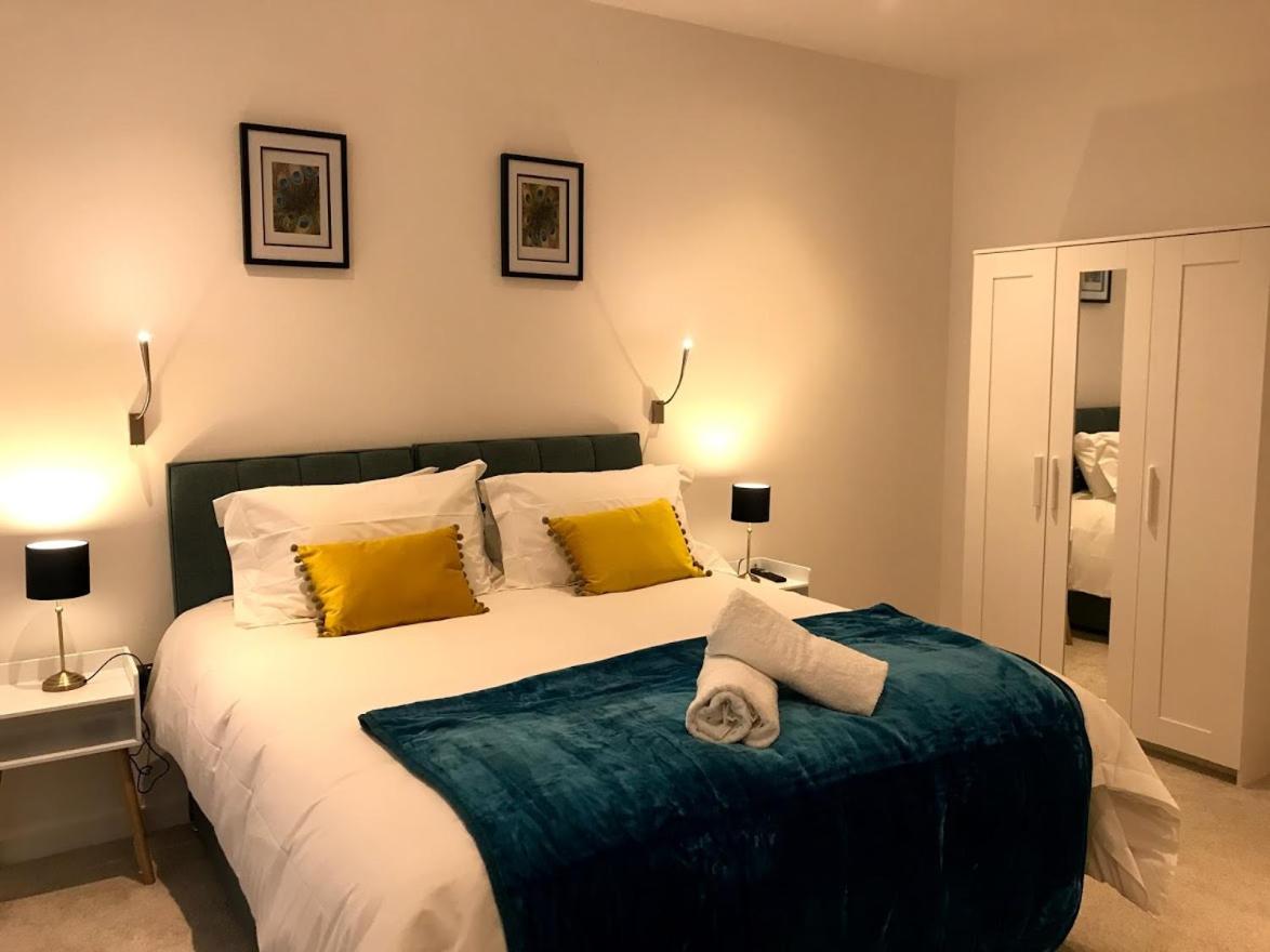 Maplewood luxurious one-bed flat with free parking view 2