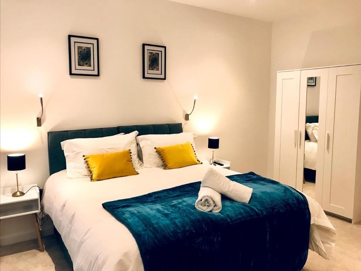 Maplewood luxurious one-bed flat with free parking view 3