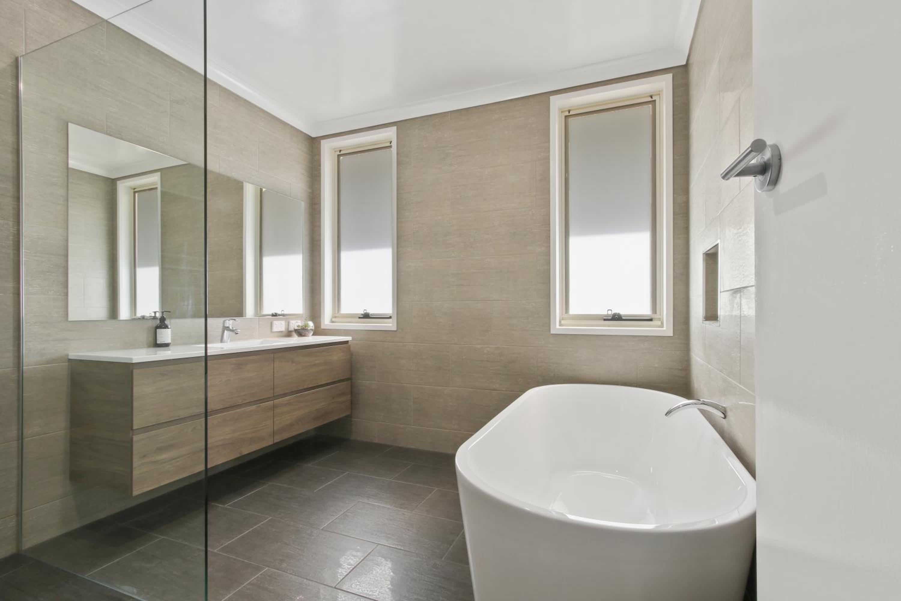 Eastern Views Beach House - Spacious Family Escape