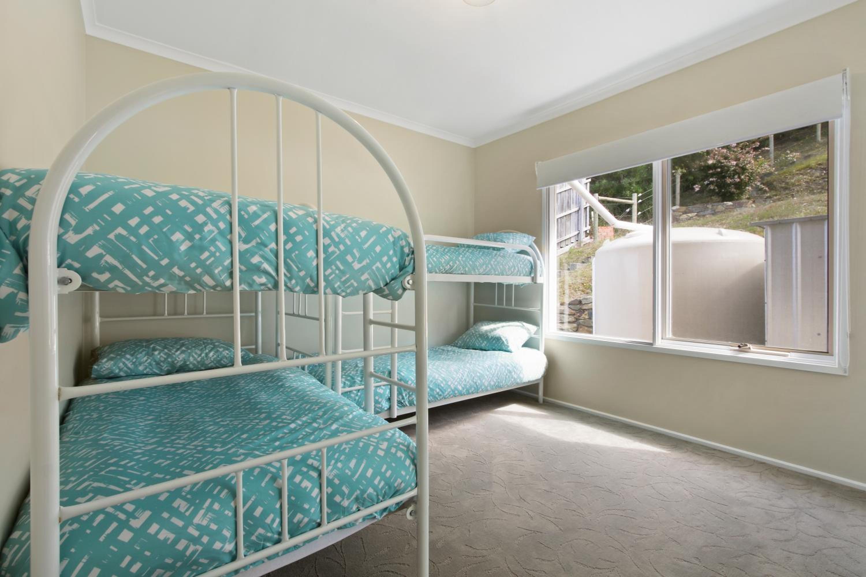 Eastern Views Beach House - Spacious Family Escape