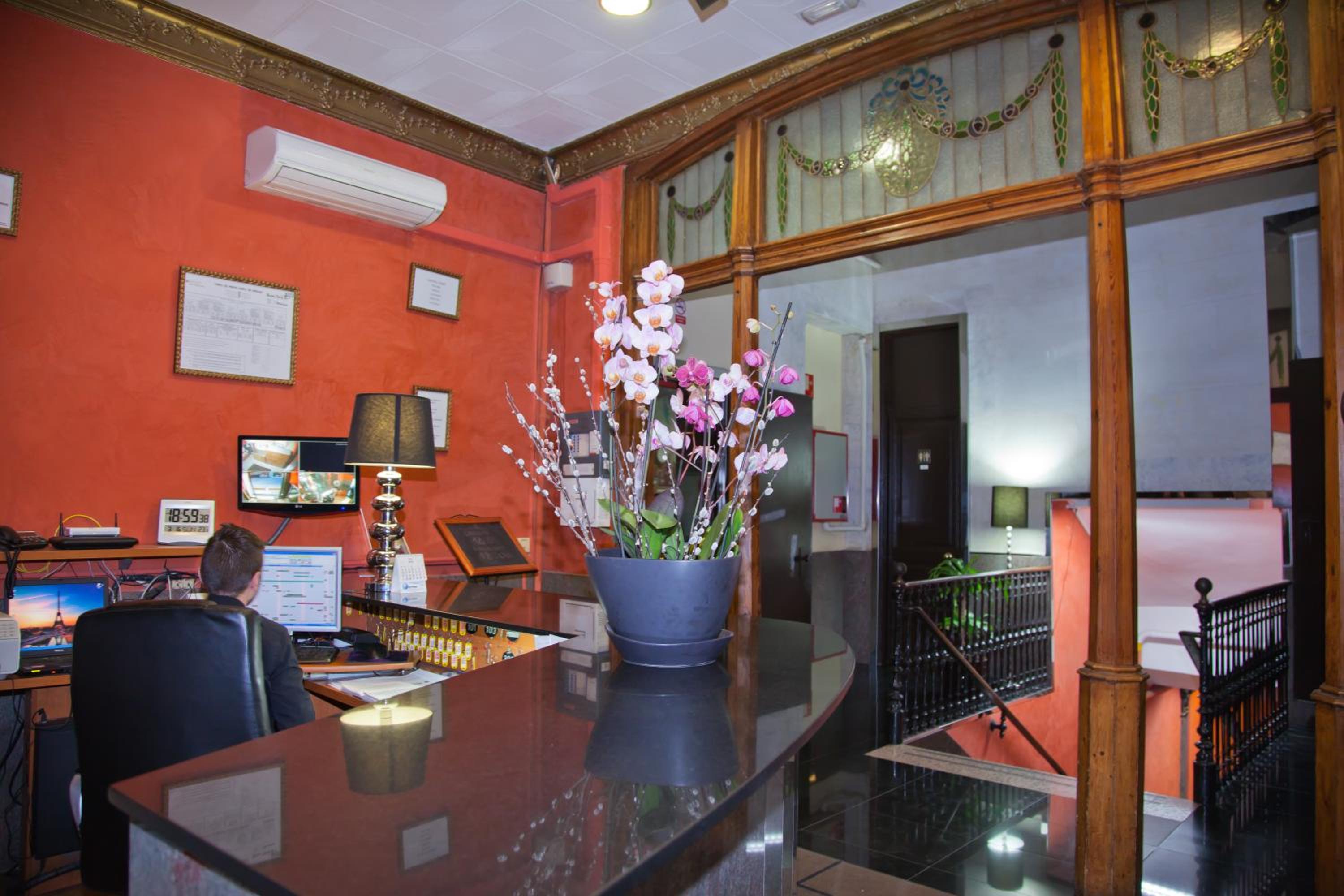 Hostal Paris