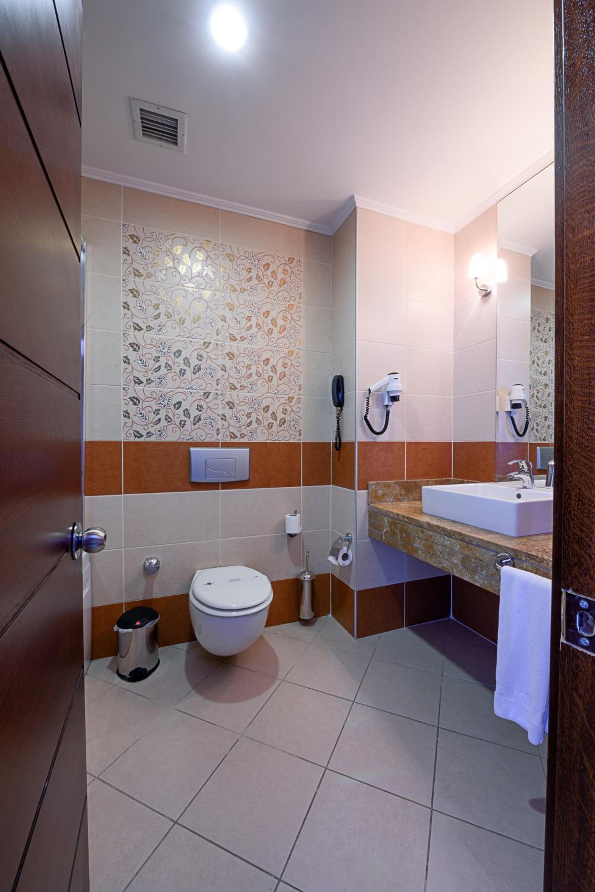 Dream Hill Business Deluxe Hotel Asia - Image 25