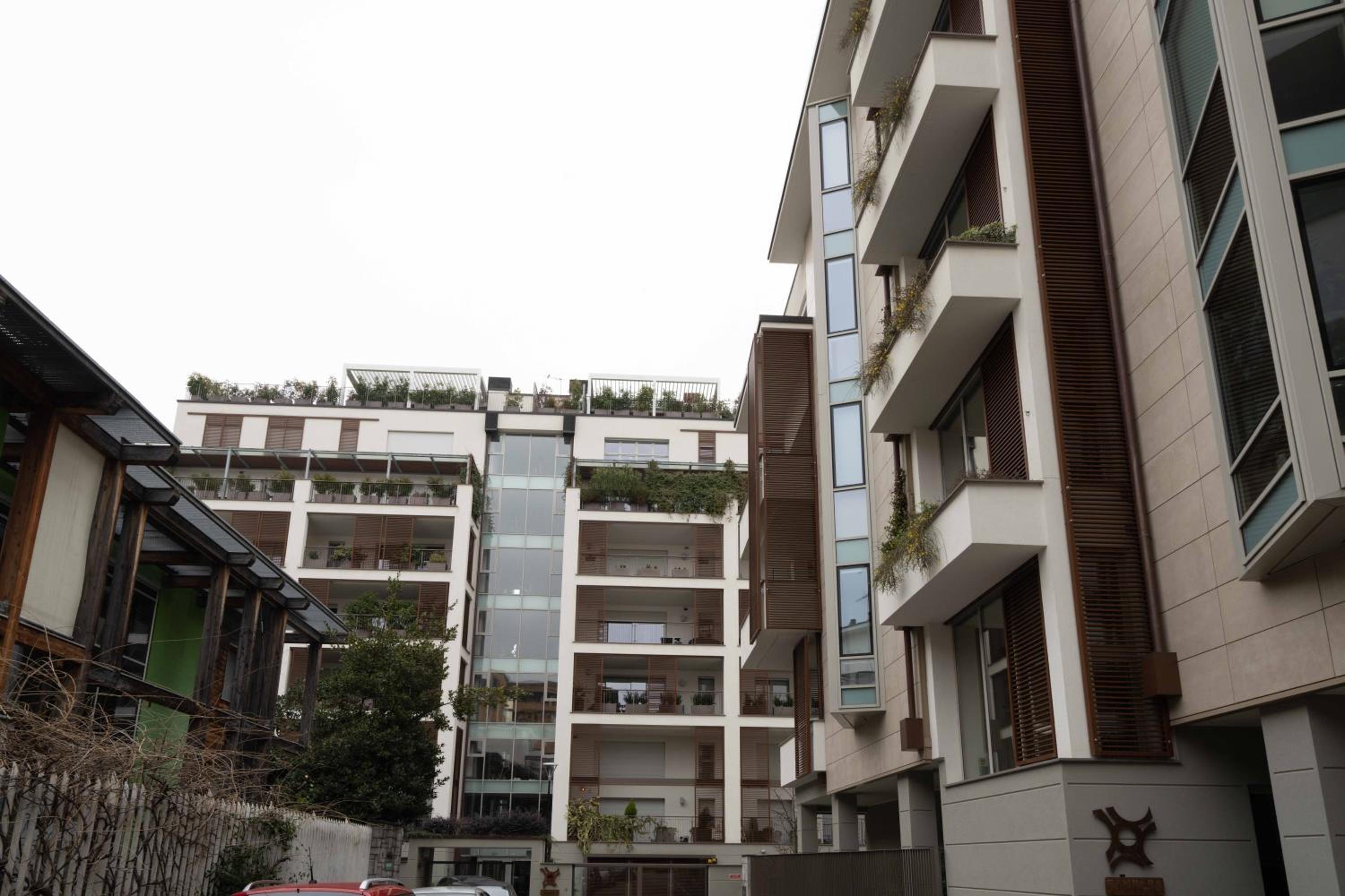Amazing BRAND NEW 2 room upper scale with condo GYM close to metro