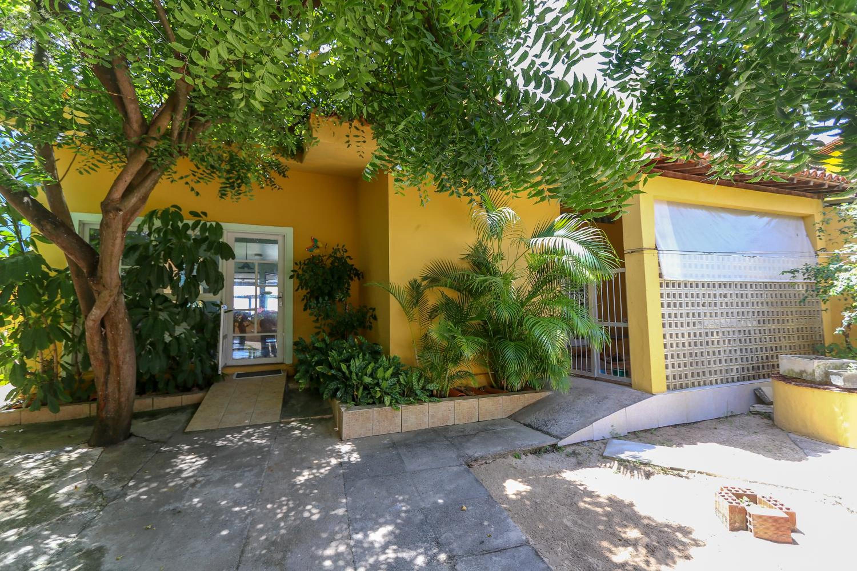 Casa a beira mar com 4 suites e muito conforto