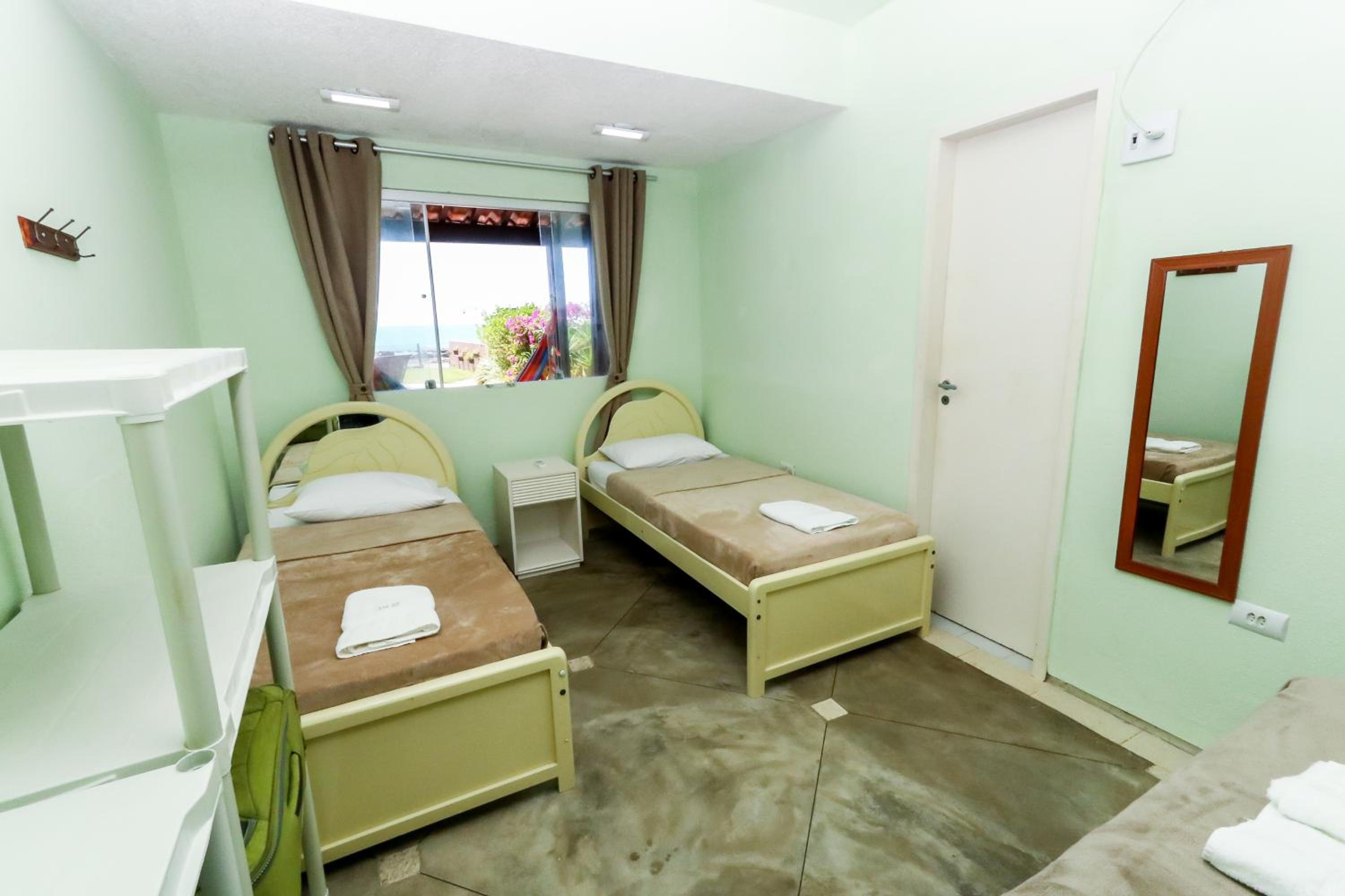 Casa a beira mar com 4 suites e muito conforto