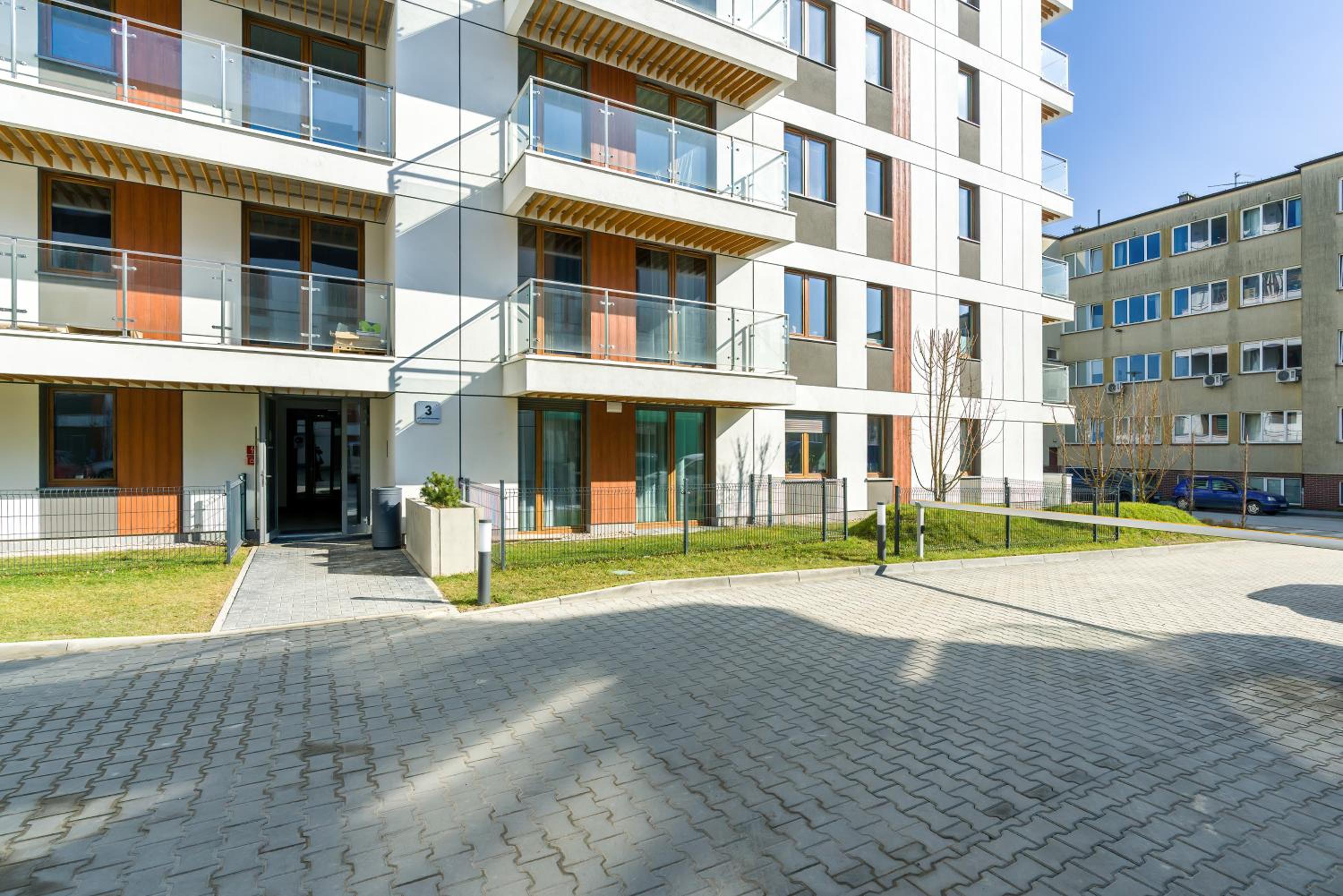 Premium Apartments Poznań Airport by Renters view 2