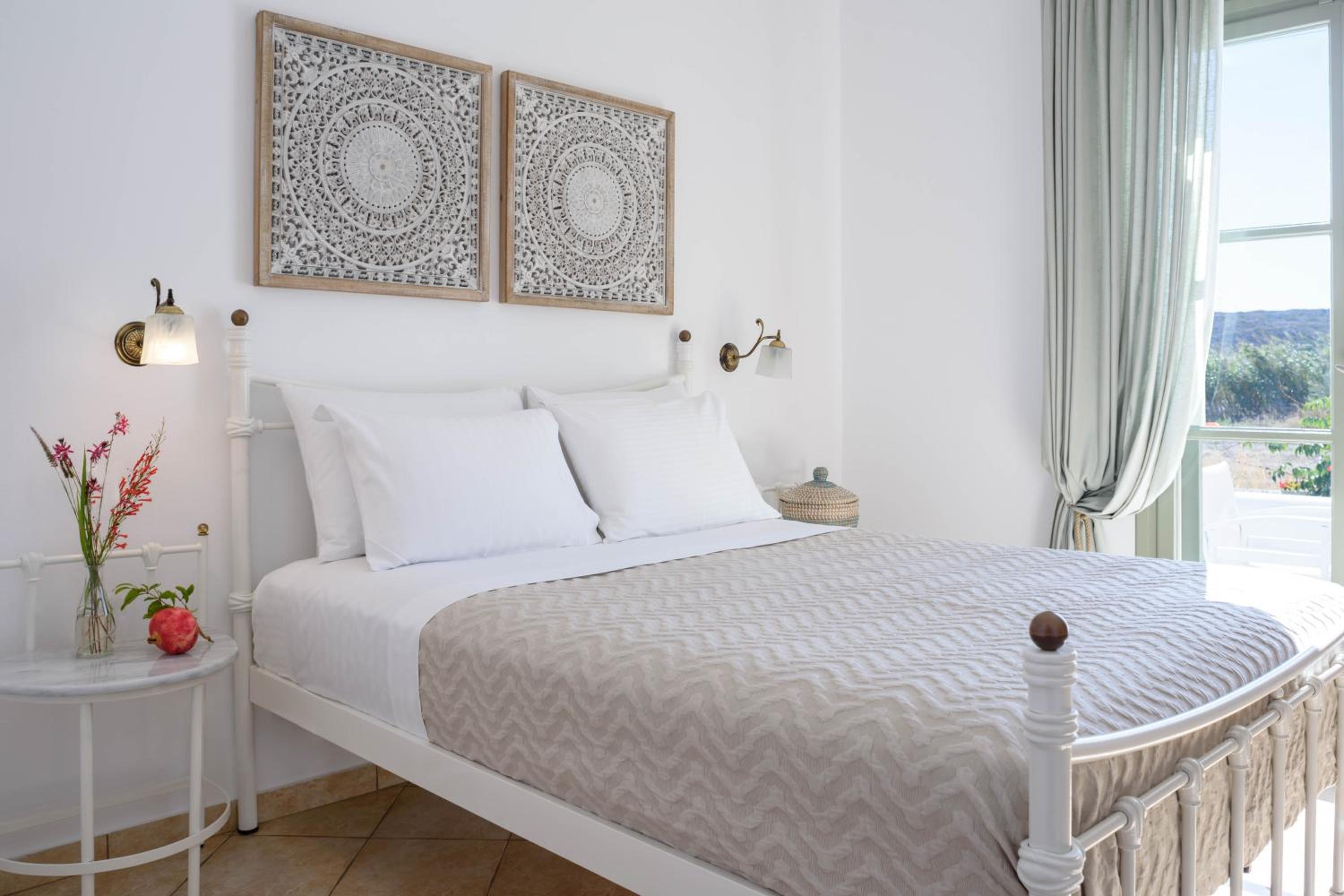 Mirabeli Apartments & Suites