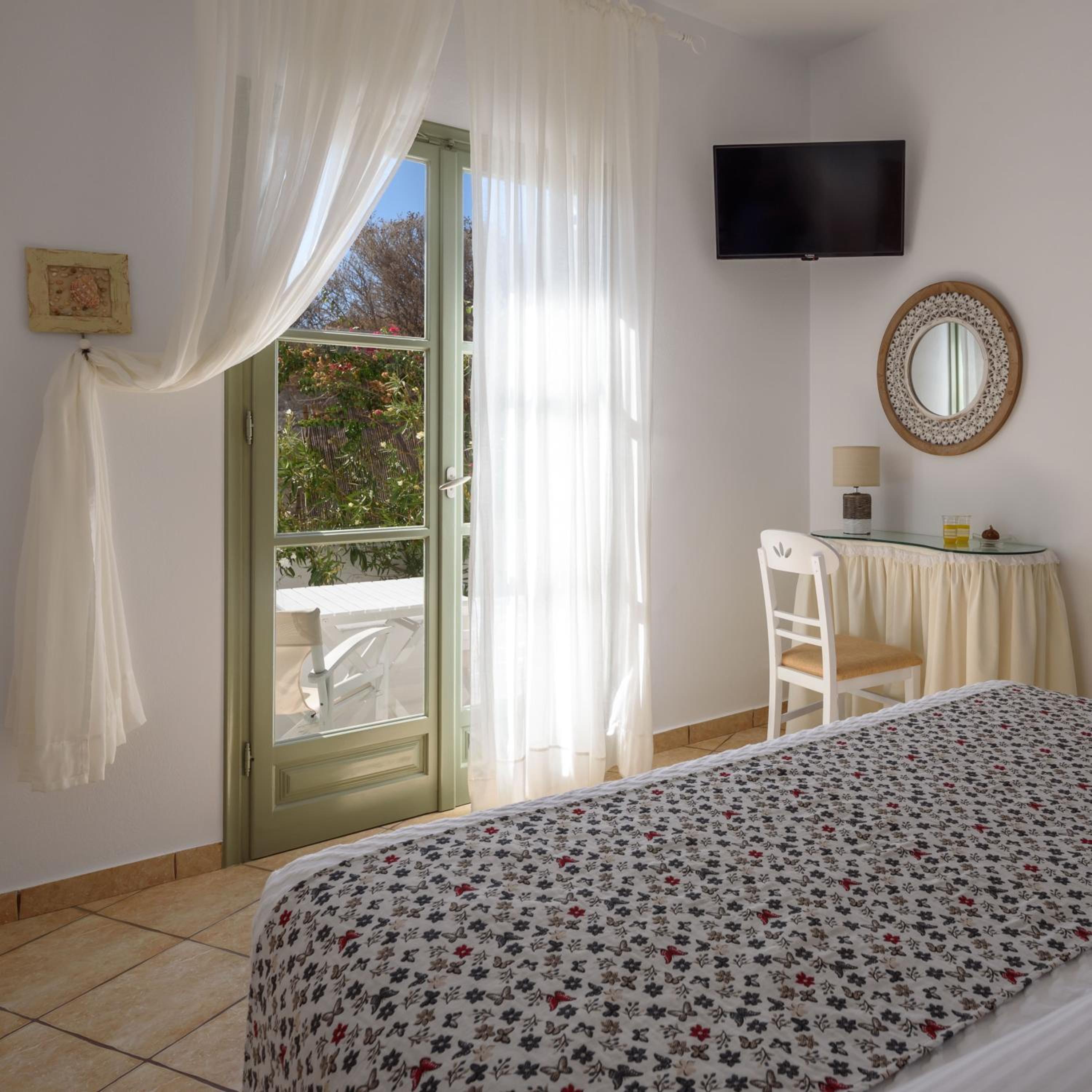 Mirabeli Apartments & Suites
