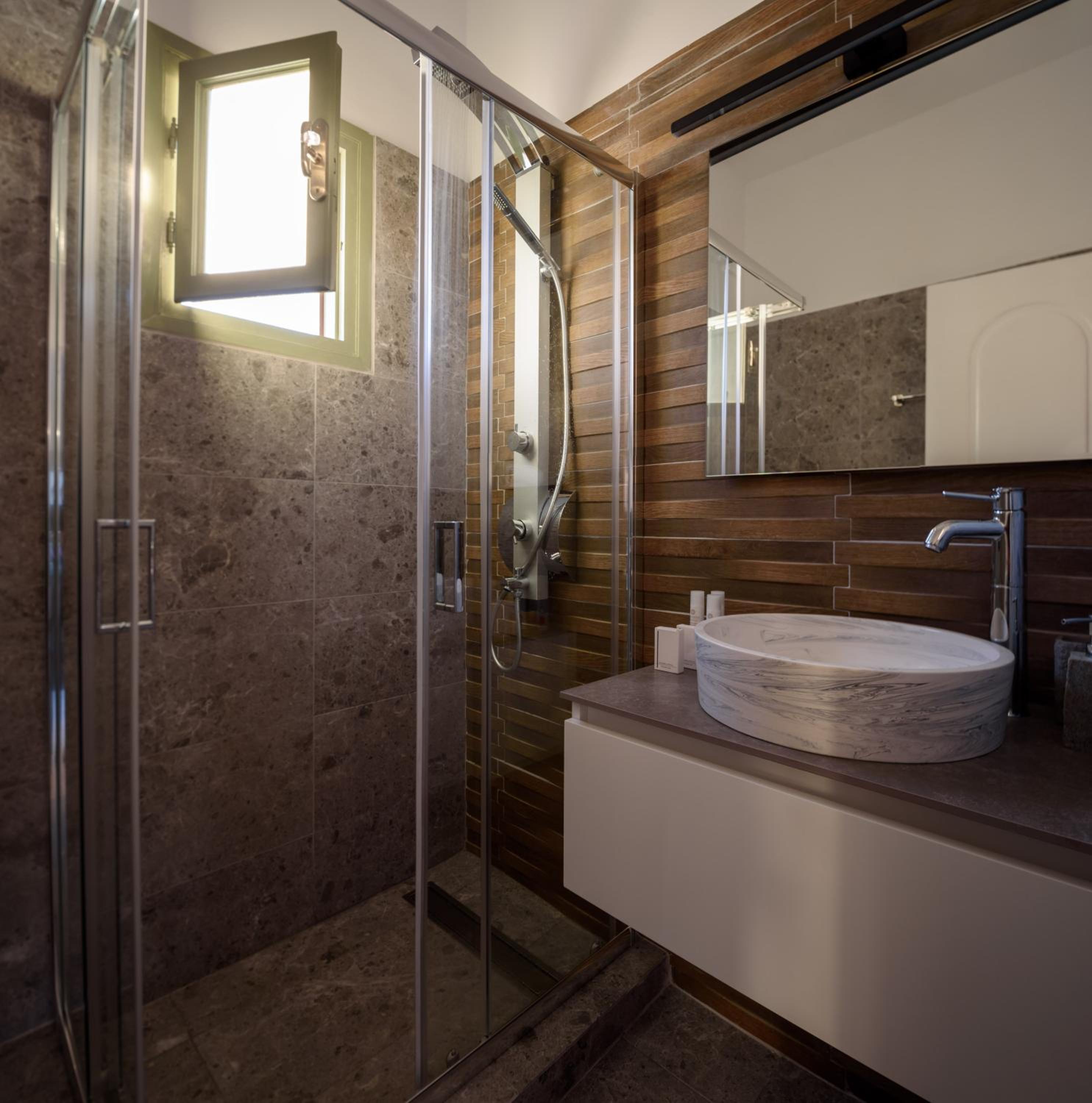 Mirabeli Apartments & Suites