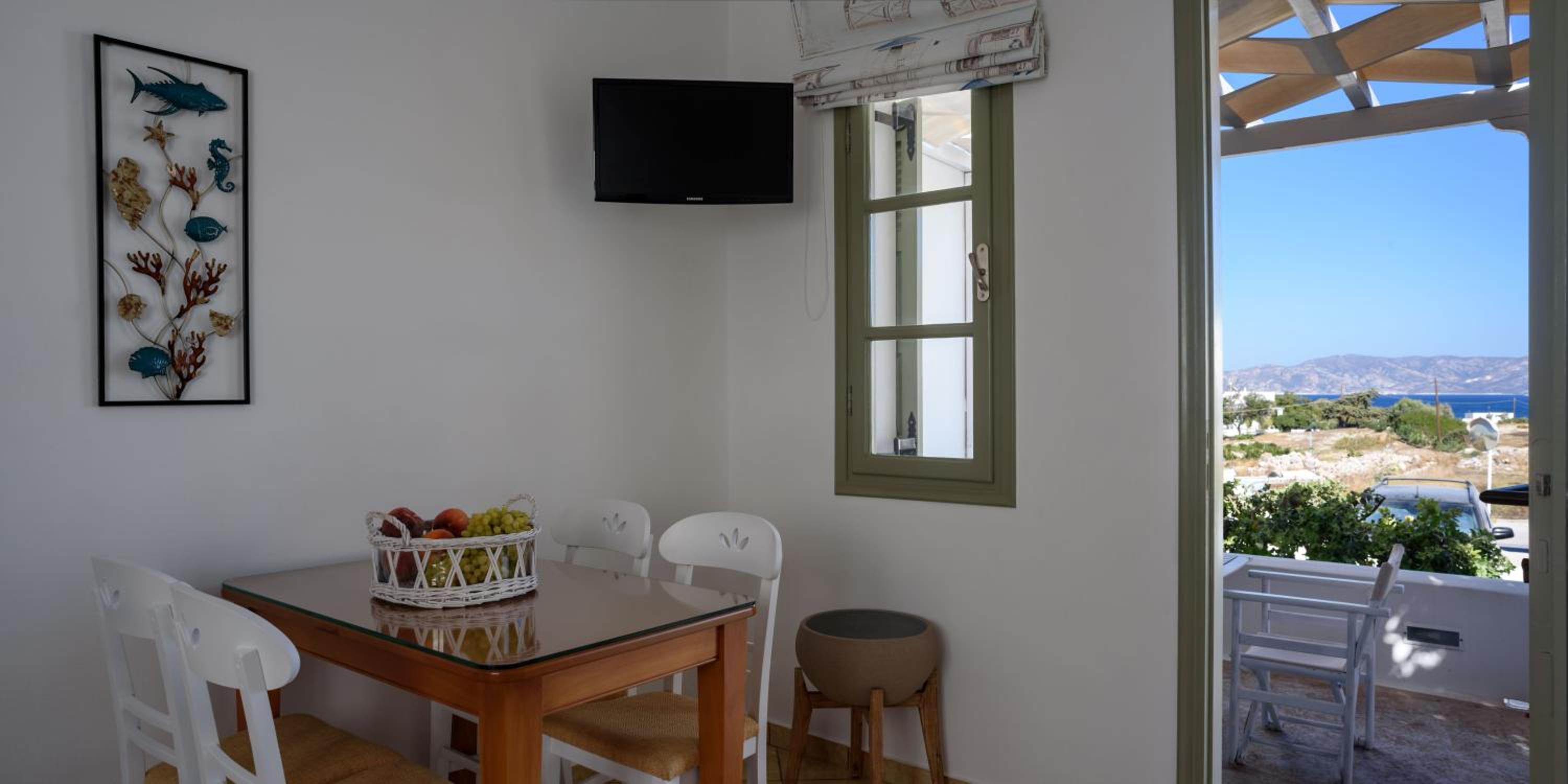 Mirabeli Apartments & Suites