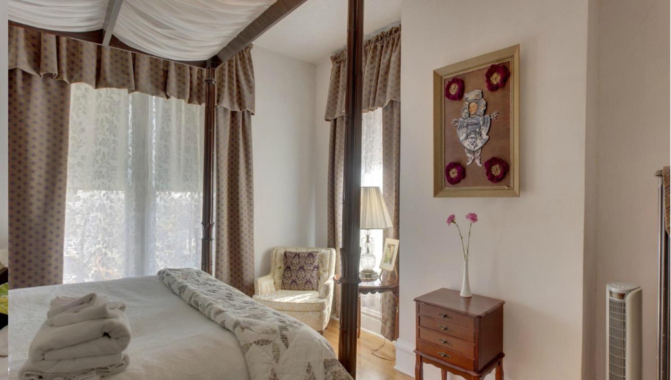 Hannibal Vacations - Garden House Bed and Breakfast - Property Image 3