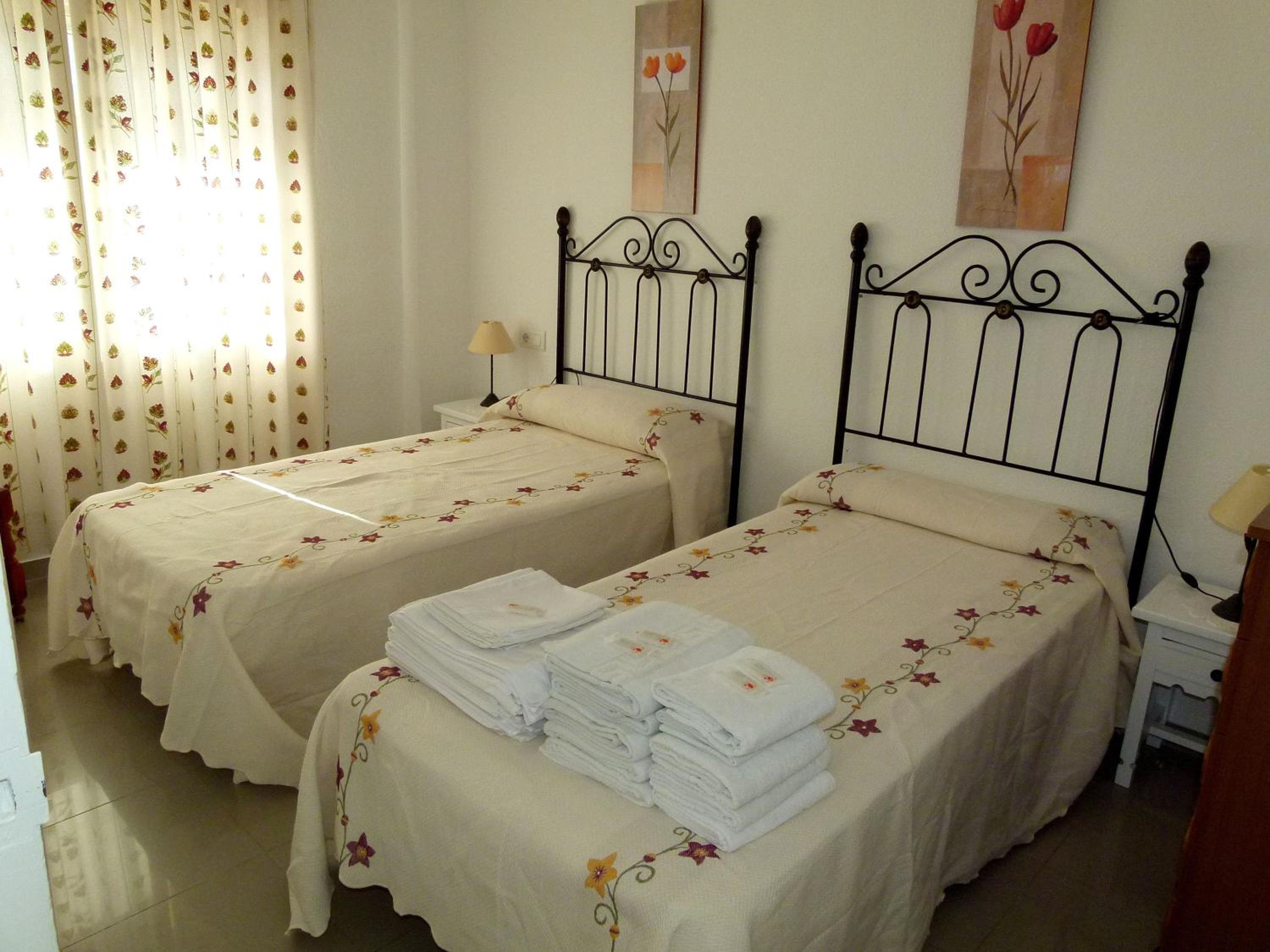 Apartamentos Intercentro Algarrobo-Costa APARTAMENTOS TURÍSTICOS -INMOBILIARIA