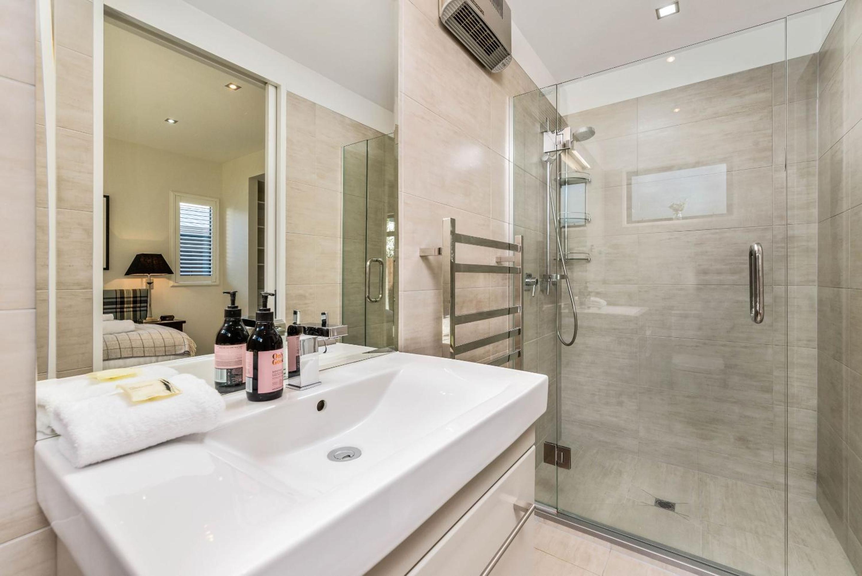 Central Queenstown 3 Bed Villa view 5
