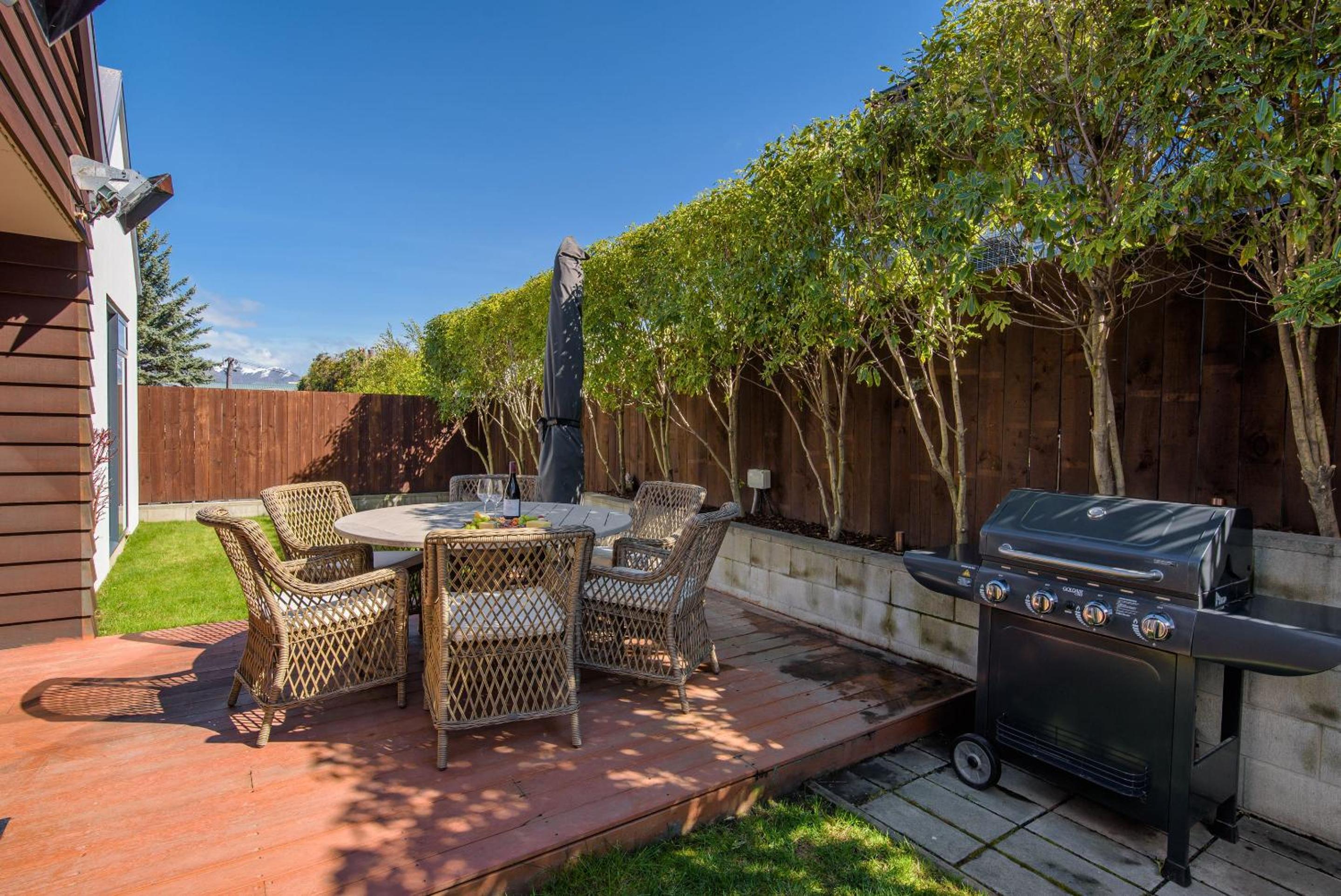 Central Queenstown 3 Bed Villa view 4