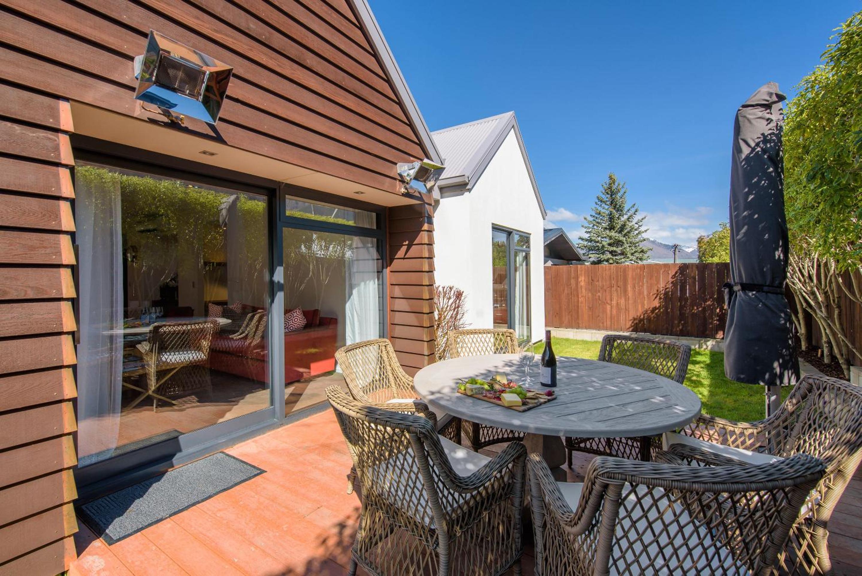 Central Queenstown 3 Bed Villa view 3