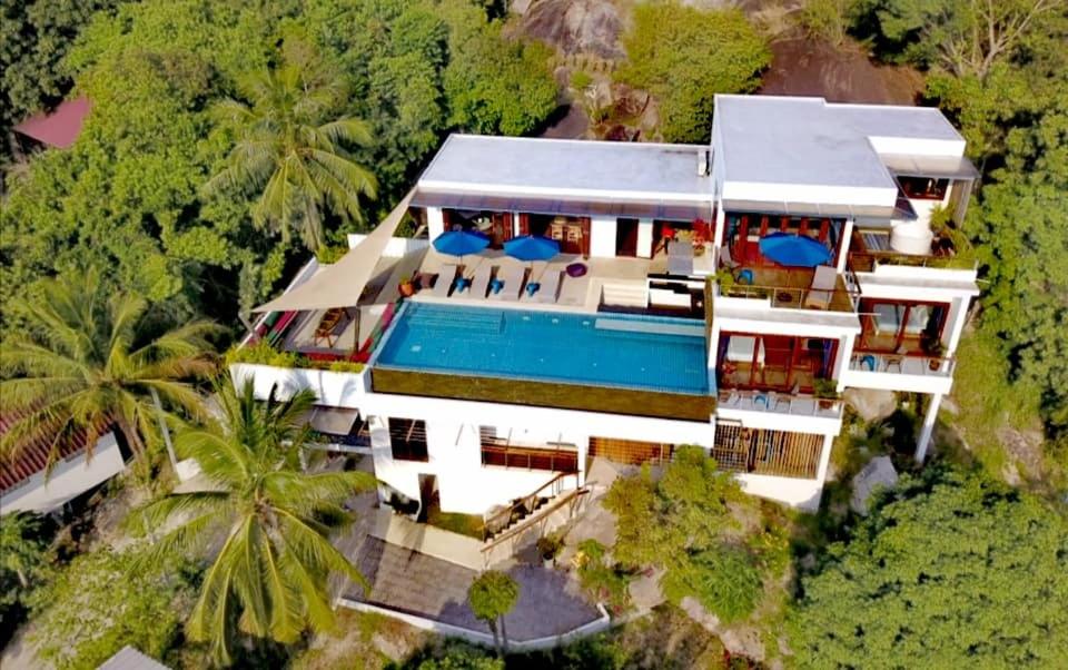 Folie Bleue Villa view 5
