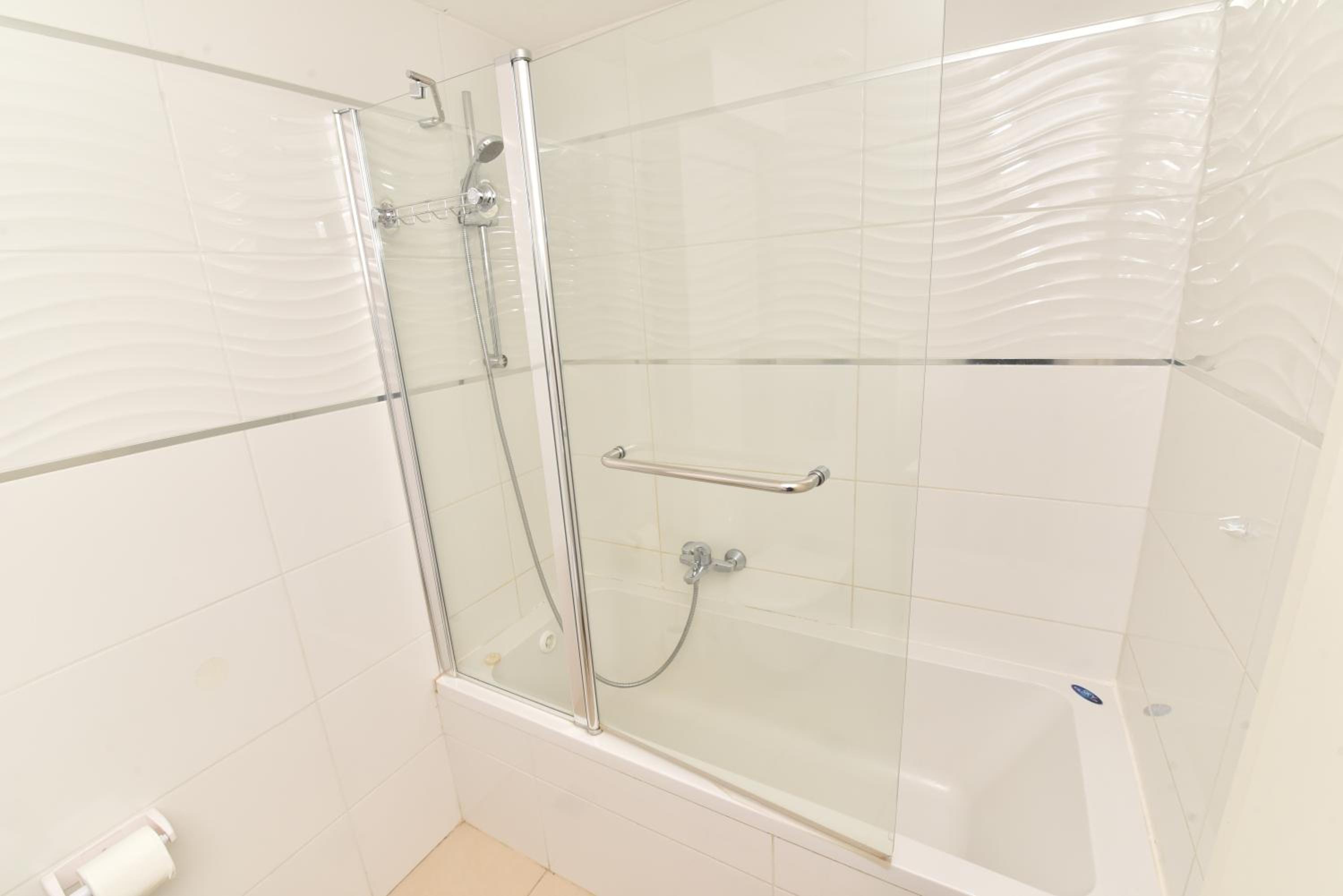 דירת גן דלוקס-Deluxe Garden Apartment by CRWON view 3