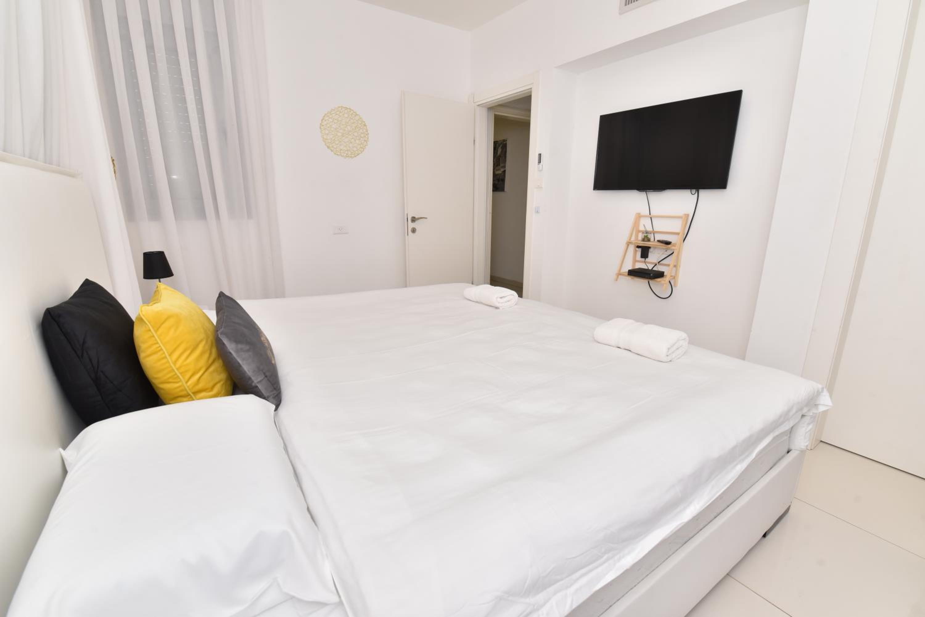 דירת גן דלוקס-Deluxe Garden Apartment by CRWON view 5