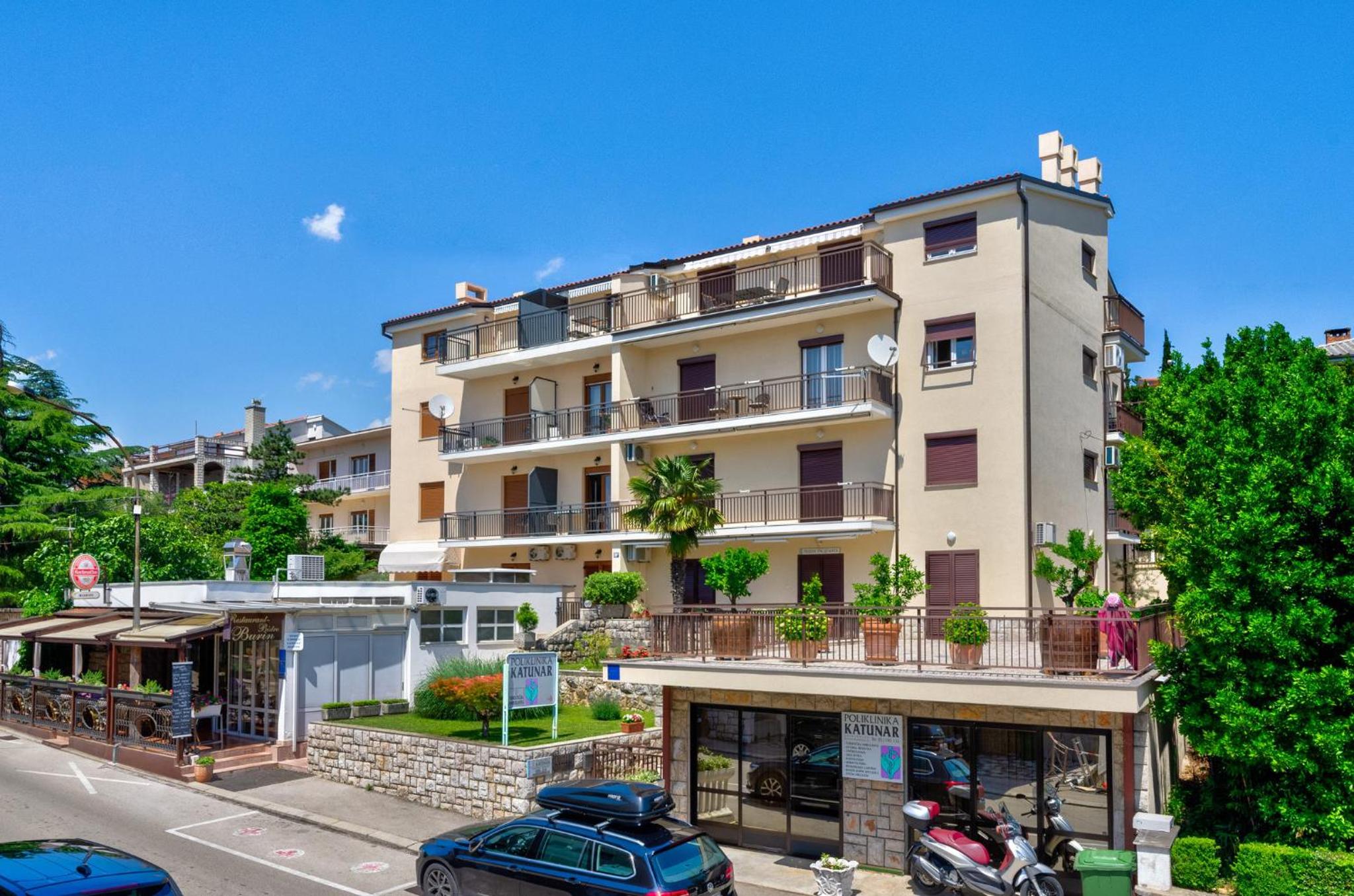 APARTMENTS NIKO view 4