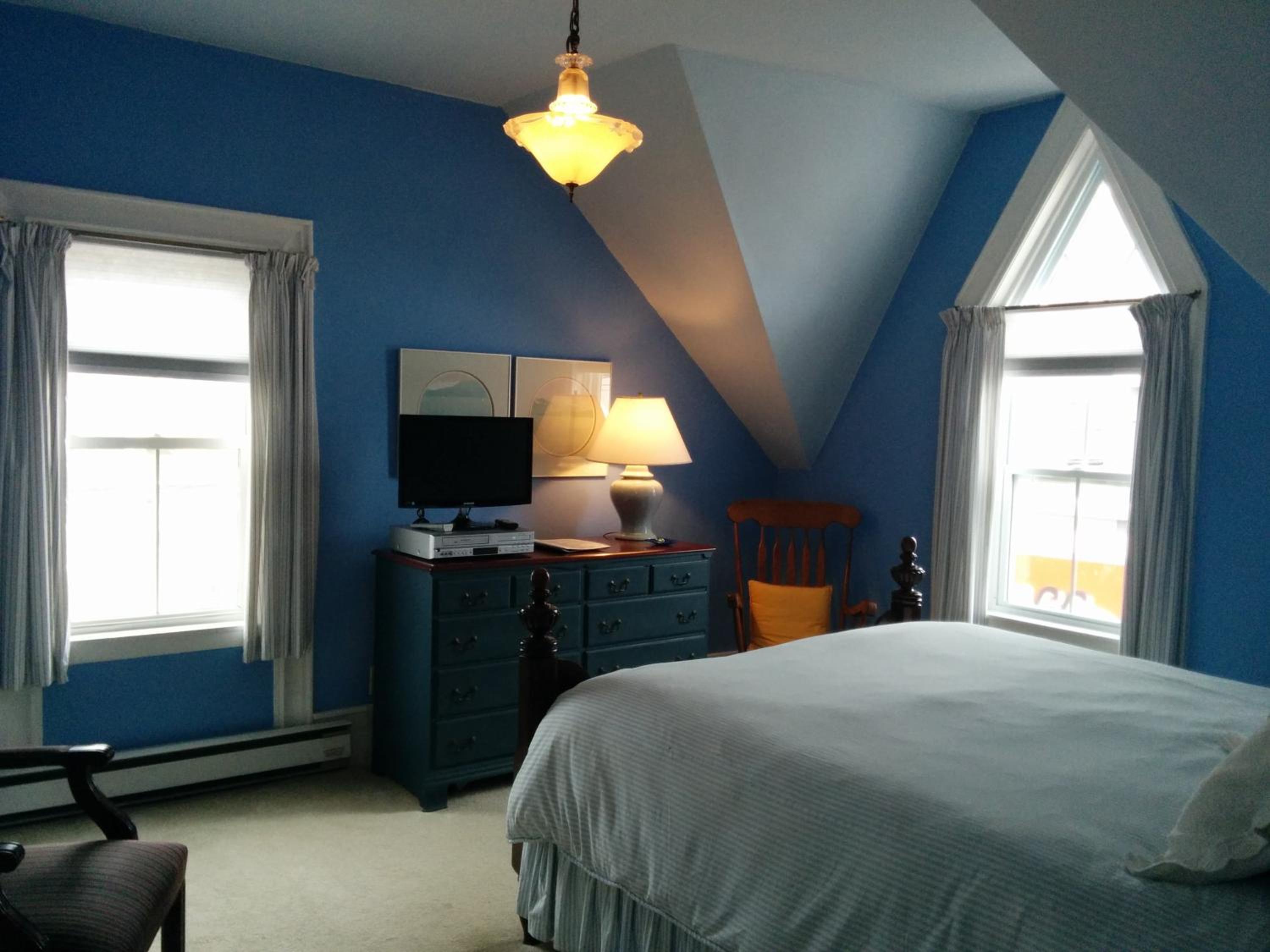 Fairmont House Bed & Breakfast - Image 4