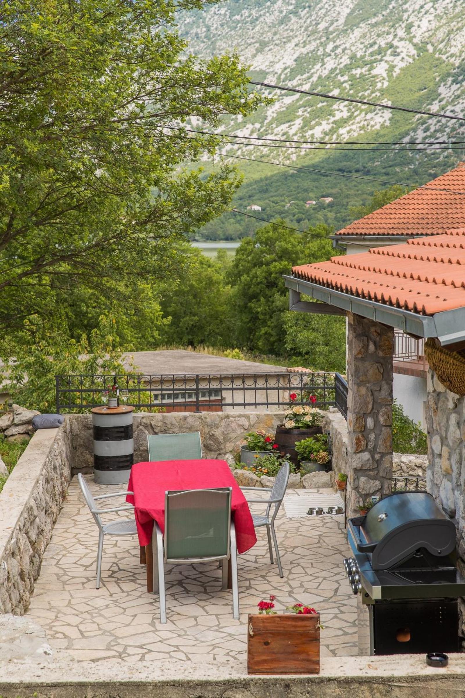 Old Stone House view 4