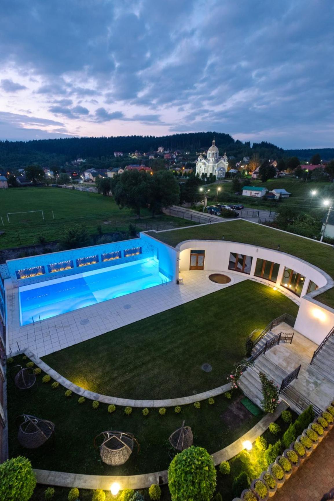 swimming pool