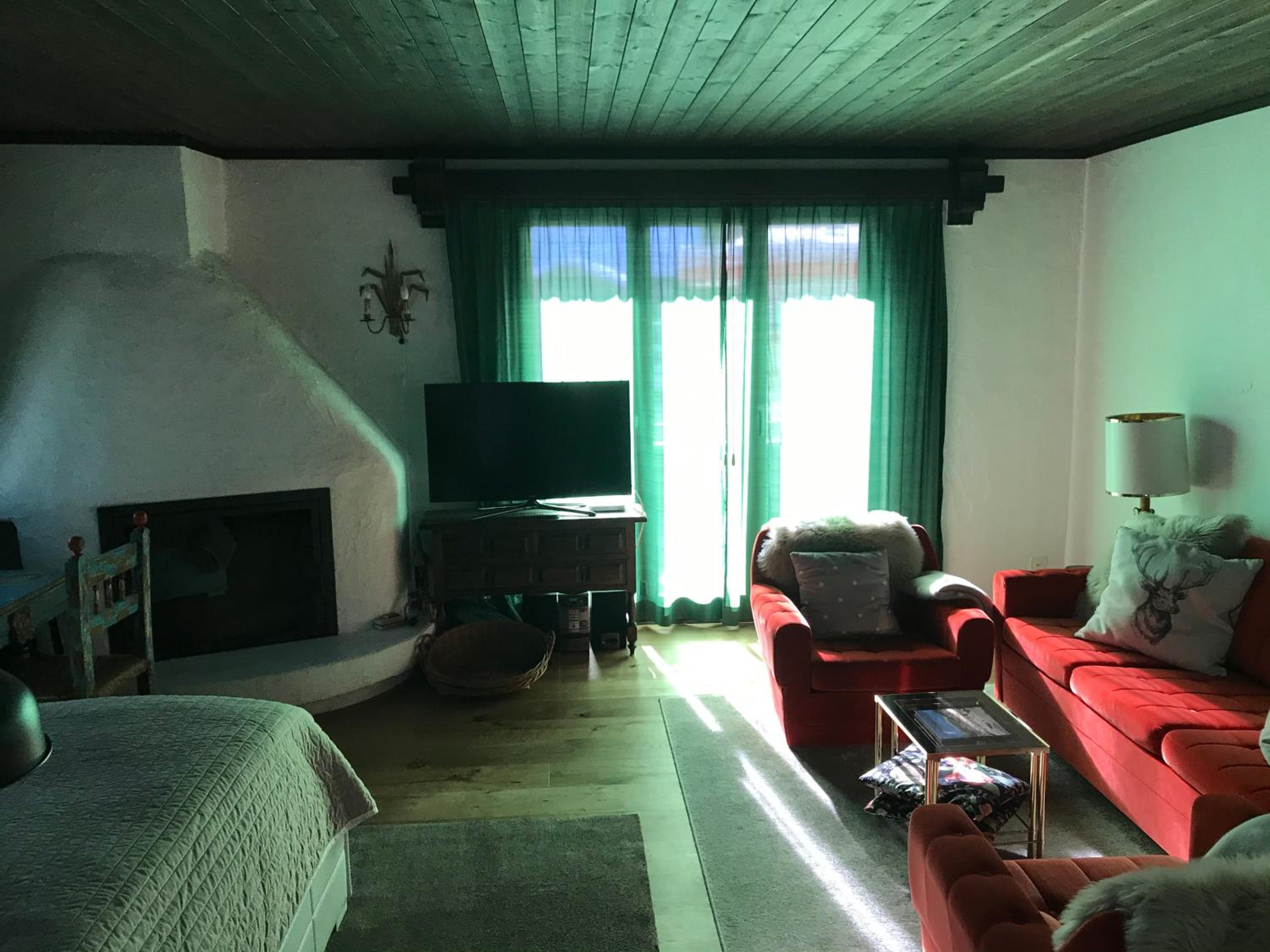 TOP LOCATION - Klosters center - 130m distance to ski lift Parsenn Gotschnabahn and railway station Klosters Platz - direct connection to Davos