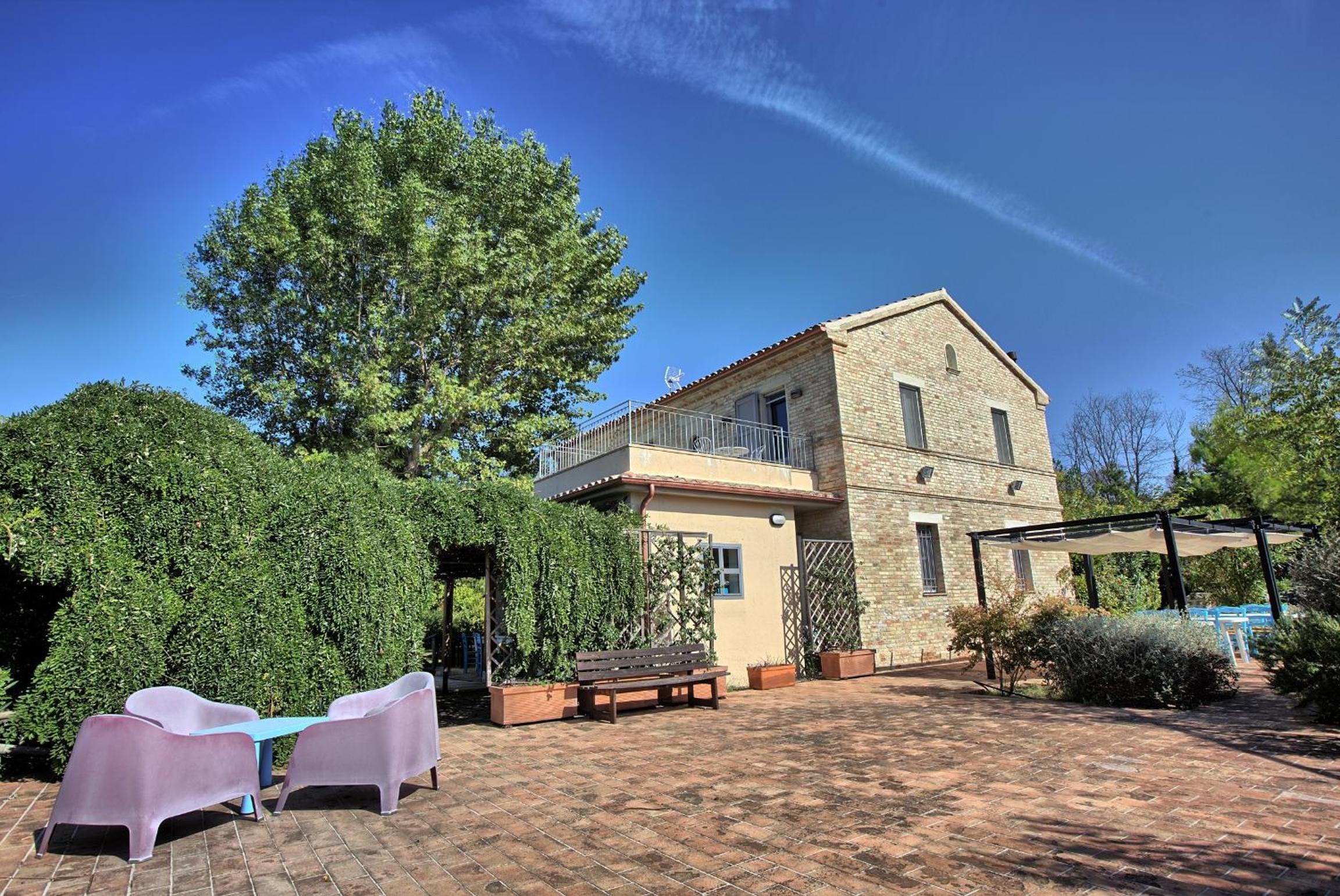 Grande villa storica per vacanze con giardino privato e piscina - Property Image 61