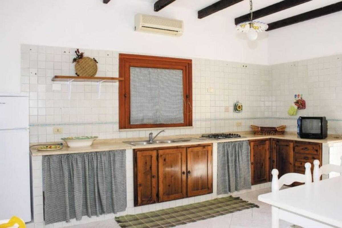 2 bedrooms villa at Mazara del Vallo 200 m away from the beach with enclosed garden and wifi