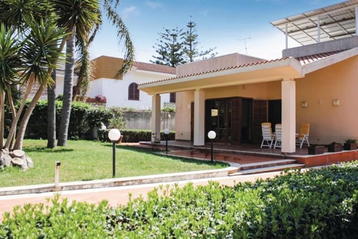 2 bedrooms villa at Mazara del Vallo 200 m away from the beach with enclosed garden and wifi