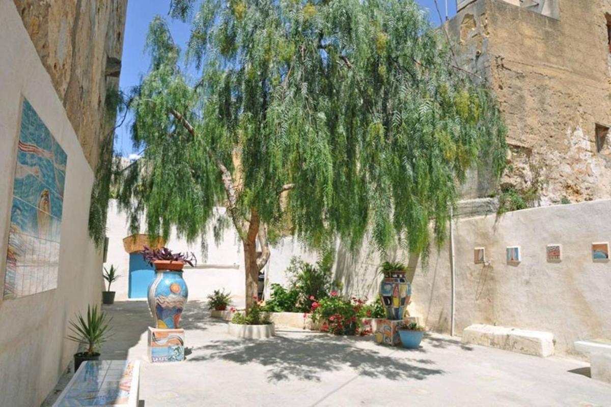 2 bedrooms villa at Mazara del Vallo 200 m away from the beach with enclosed garden and wifi