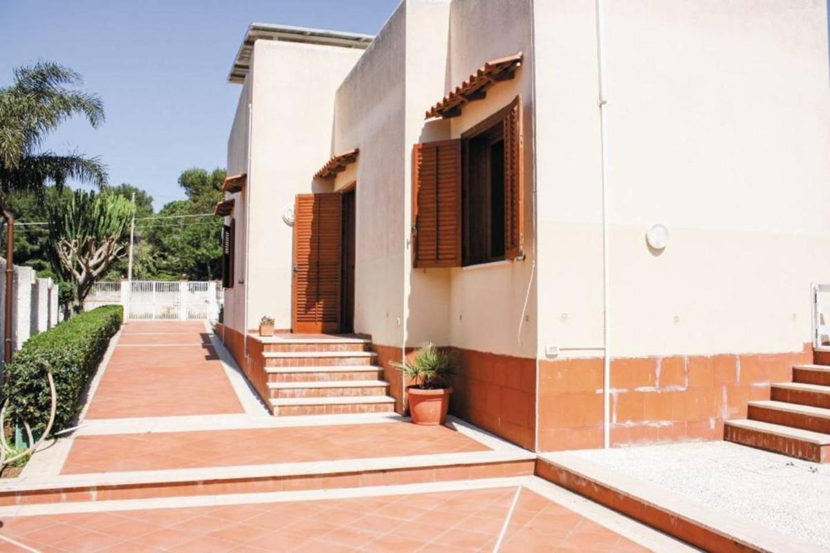 2 bedrooms villa at Mazara del Vallo 200 m away from the beach with enclosed garden and wifi