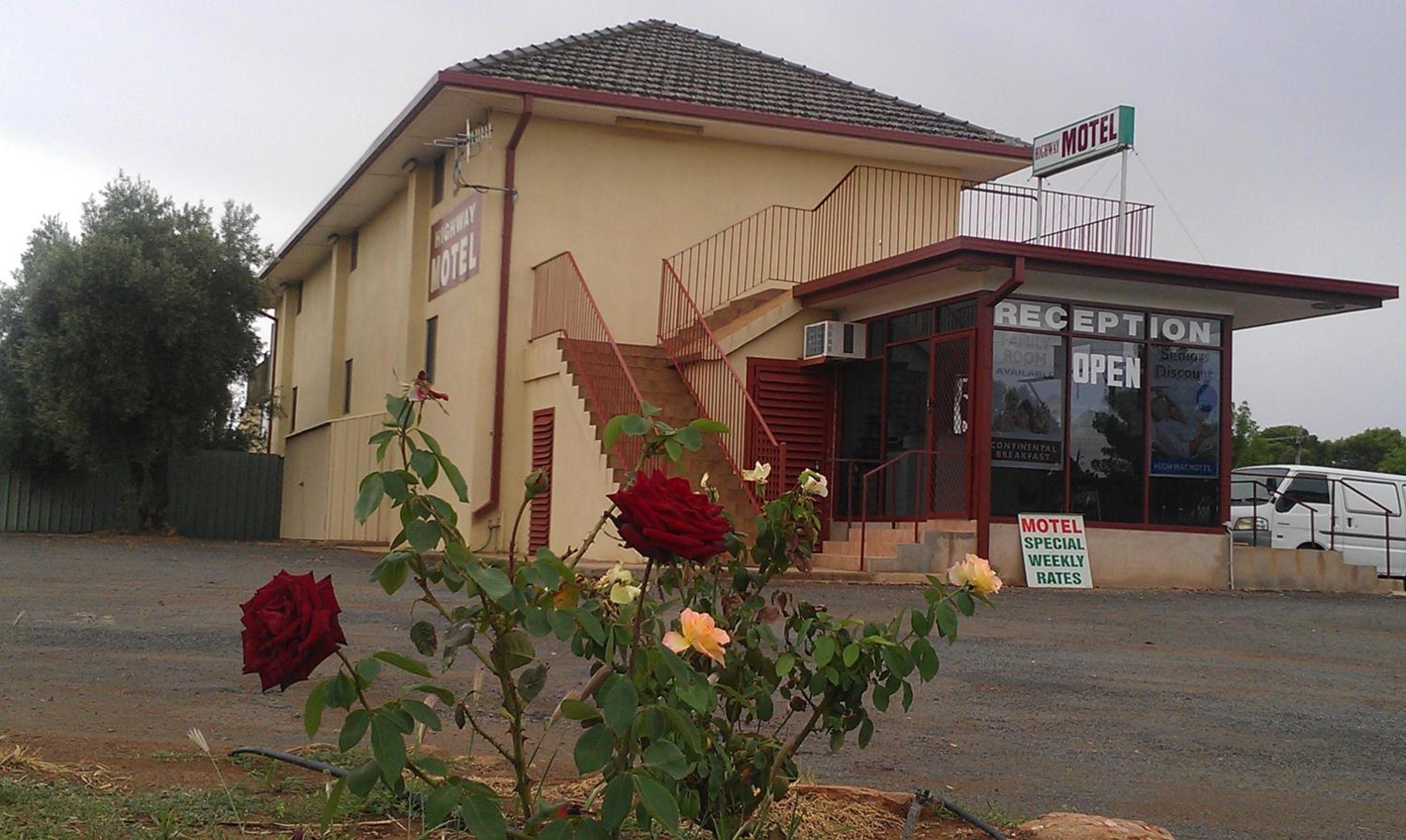 Goolgowi Highway Motel view 4