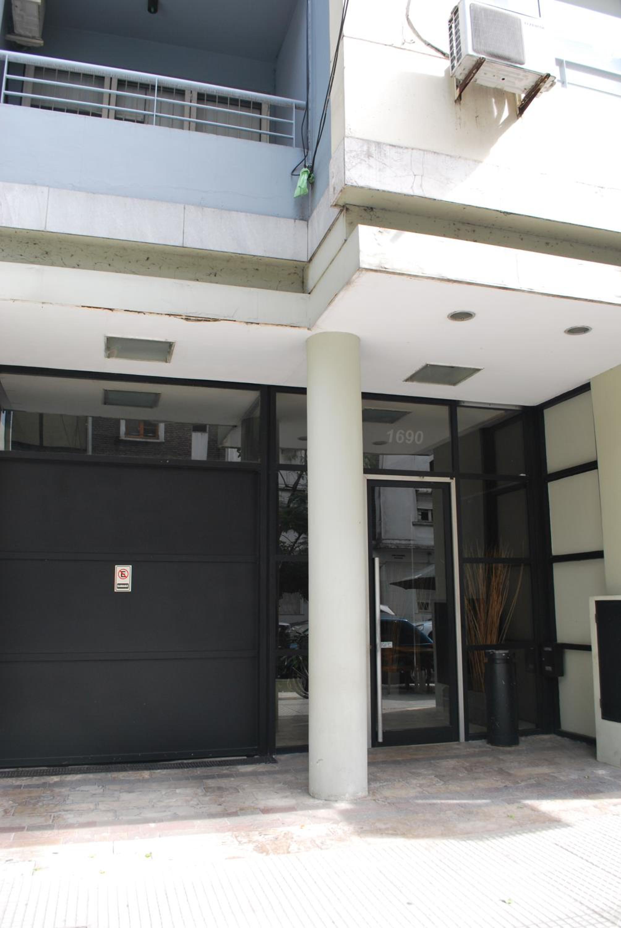 Chic & bright apartment in Recoleta view 4