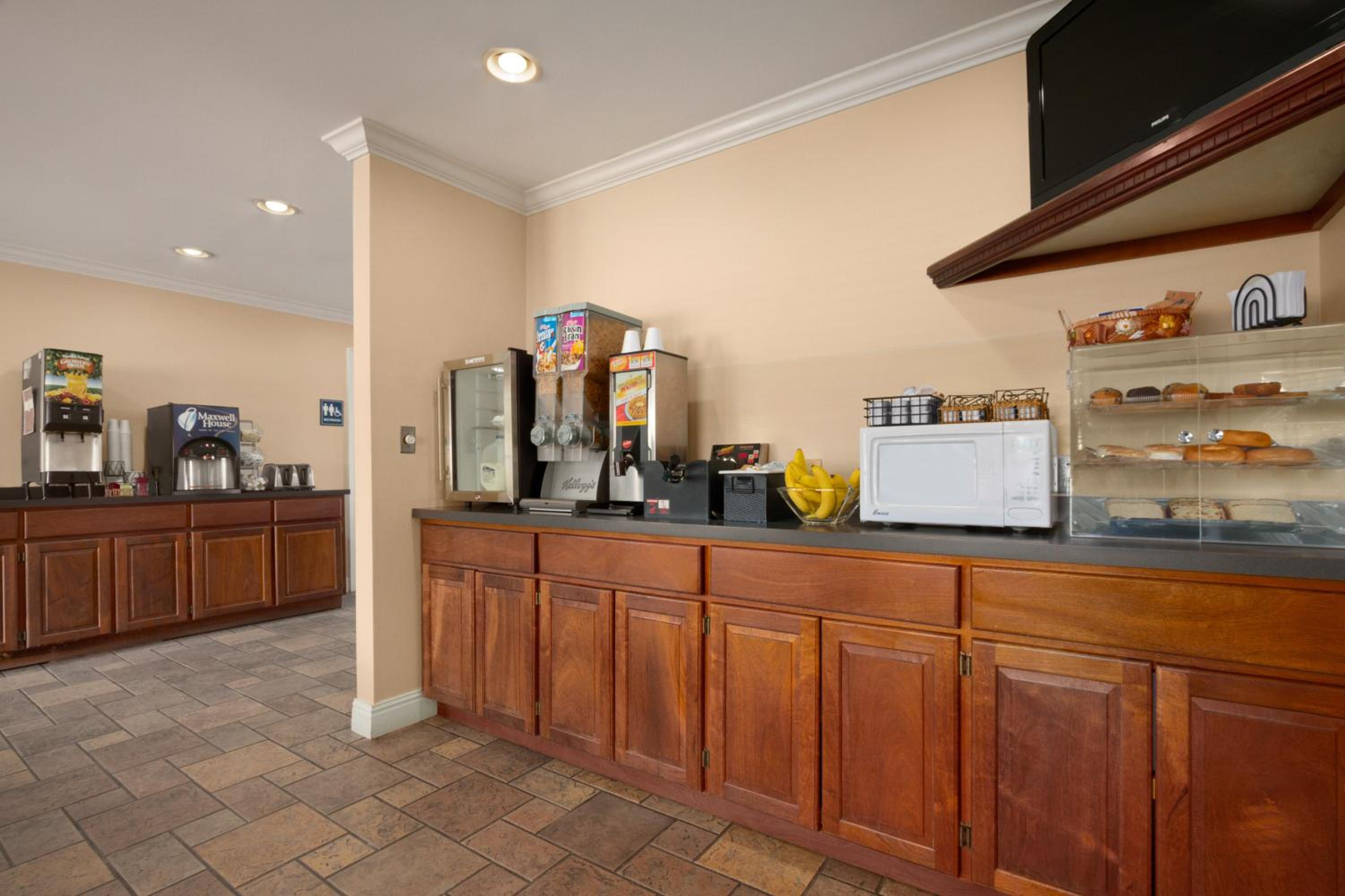 Days Inn by Wyndham Alexander City - Property Image 8