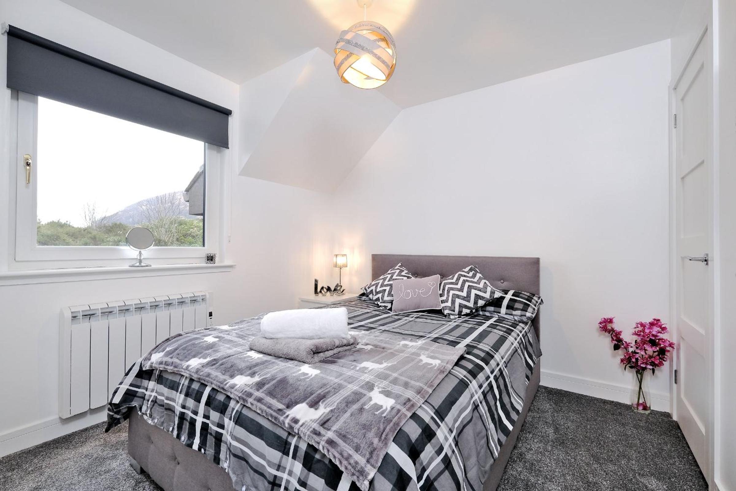 Contemporary Highland House close to town and Ben Nevis view 5