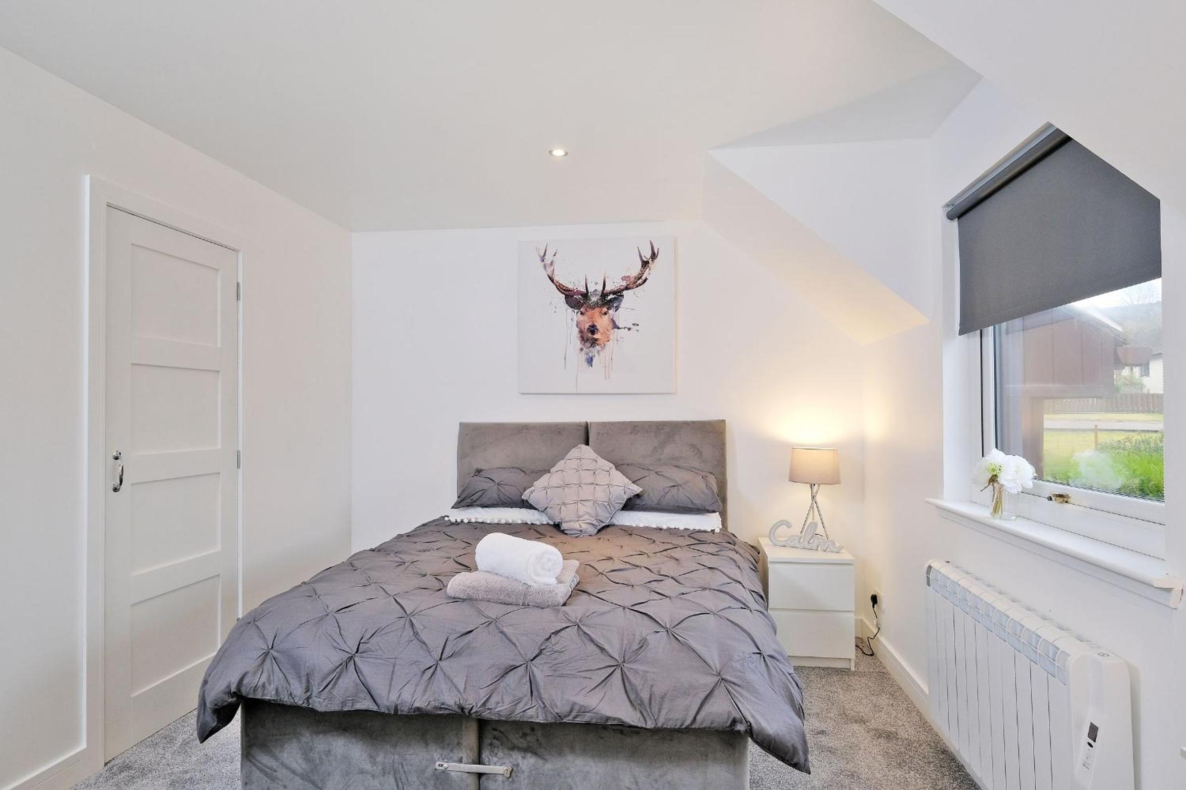 Contemporary Highland House close to town and Ben Nevis view 3