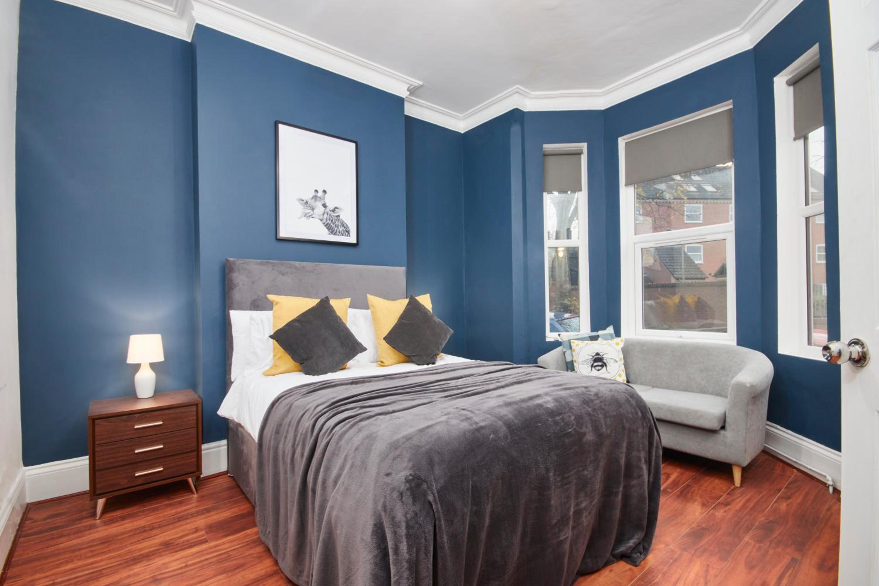 BIG Contractor House in Leamington Spa with 7 Beds by PureStay - 14 Night min! view 2