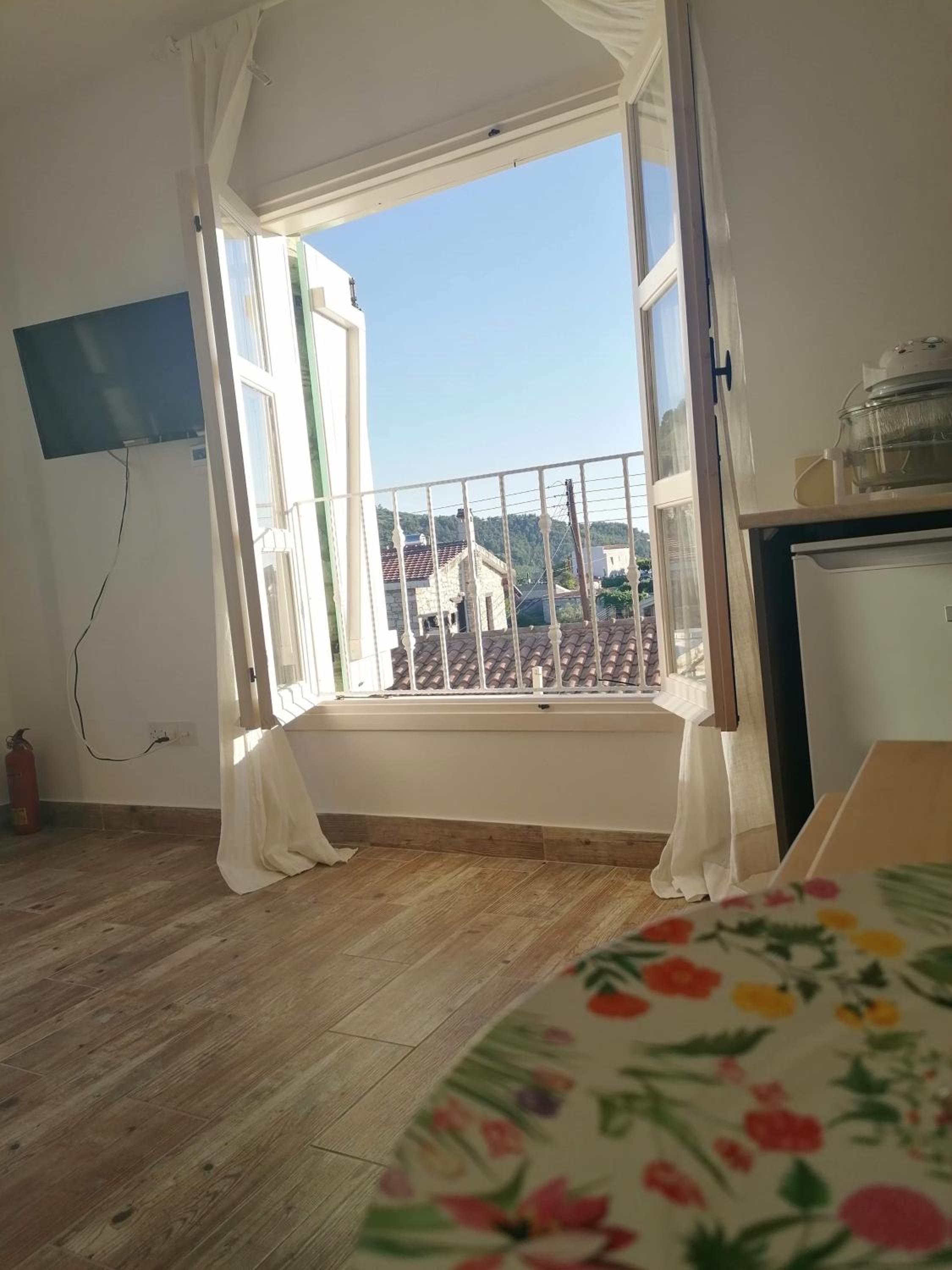 LAOUTARIS INN