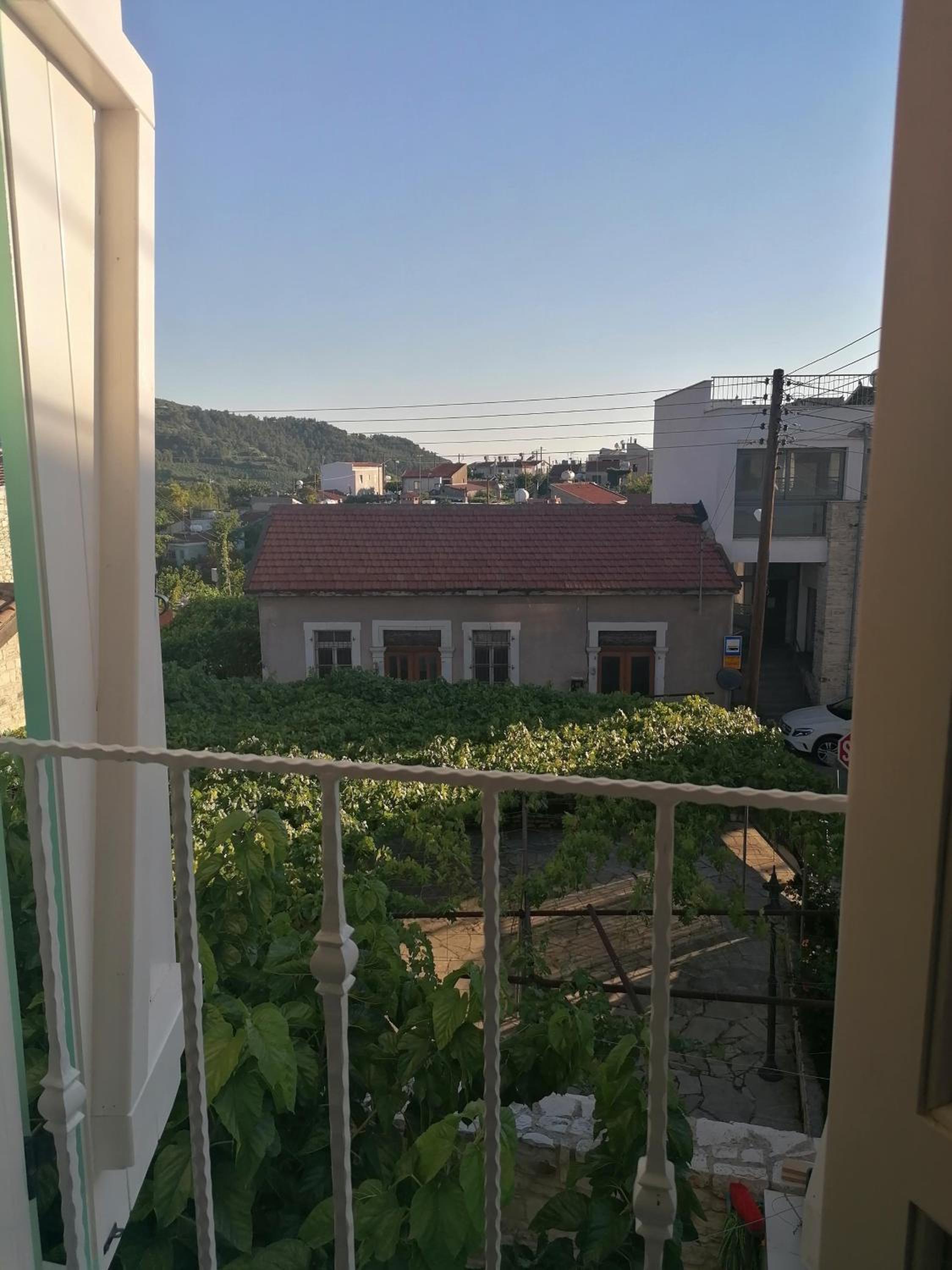 LAOUTARIS INN